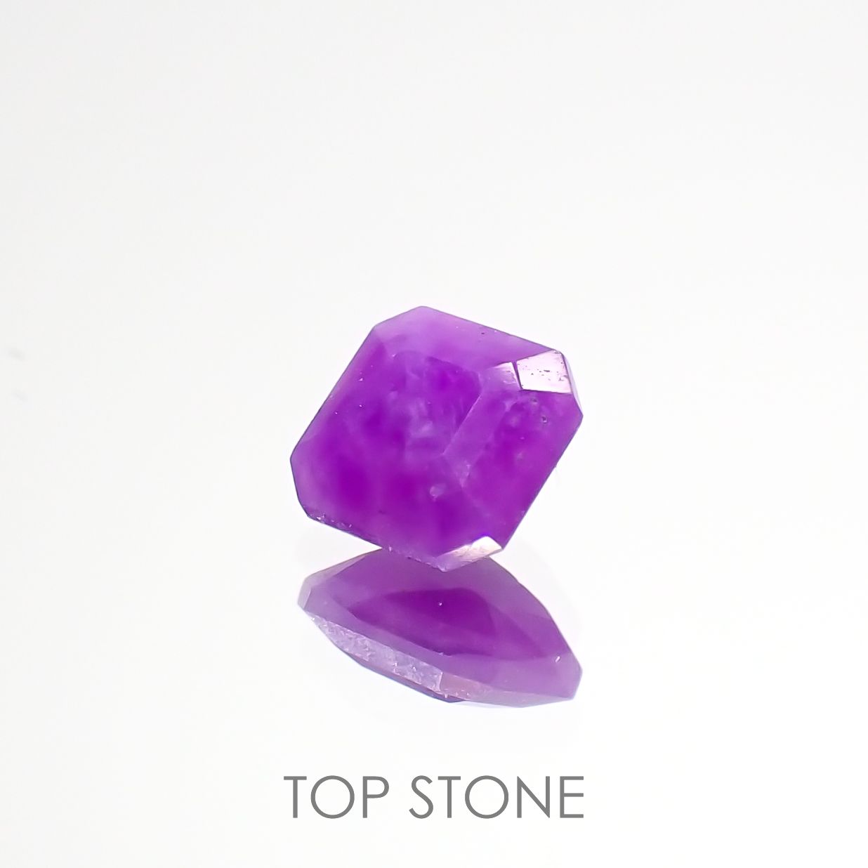 スギライト 南アフリカ産 0.34ct[221018321]4.3x4.2mm前後