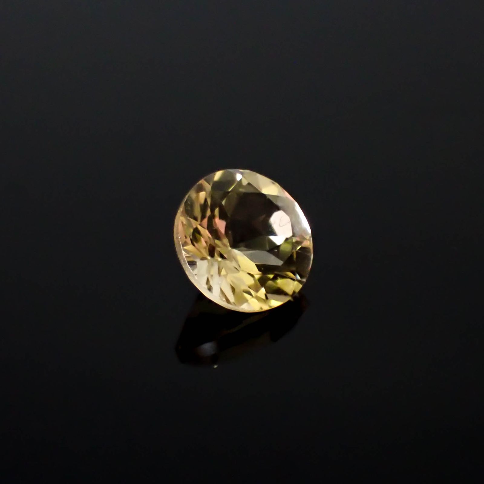 イエローベリル(宝石名イエロー・ベリル)ブラジル産 1.19ct 識別済[250329986]6.9x6.9mm前後