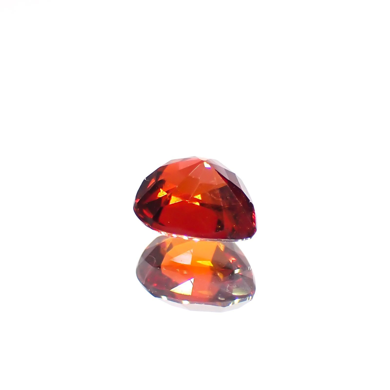 クリノヒューマイト(宝石名クリノヒューマイト)パキスタン産 0.62ct 識別済[220115583]5.8x4.8mm前後