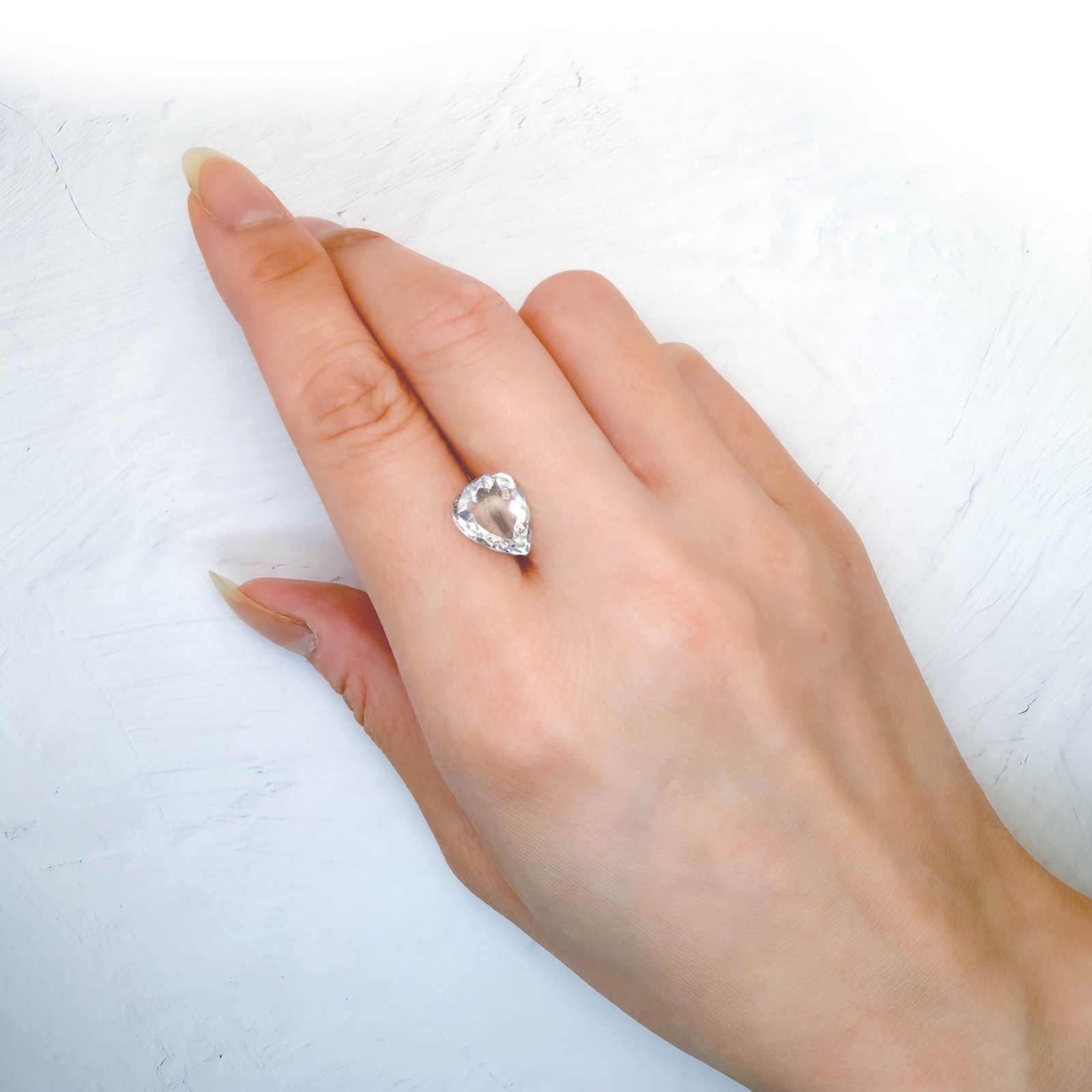 ティンカーベルクォーツ ブラジル産 2.79ct / 11.2x9mm前後 [260932864]