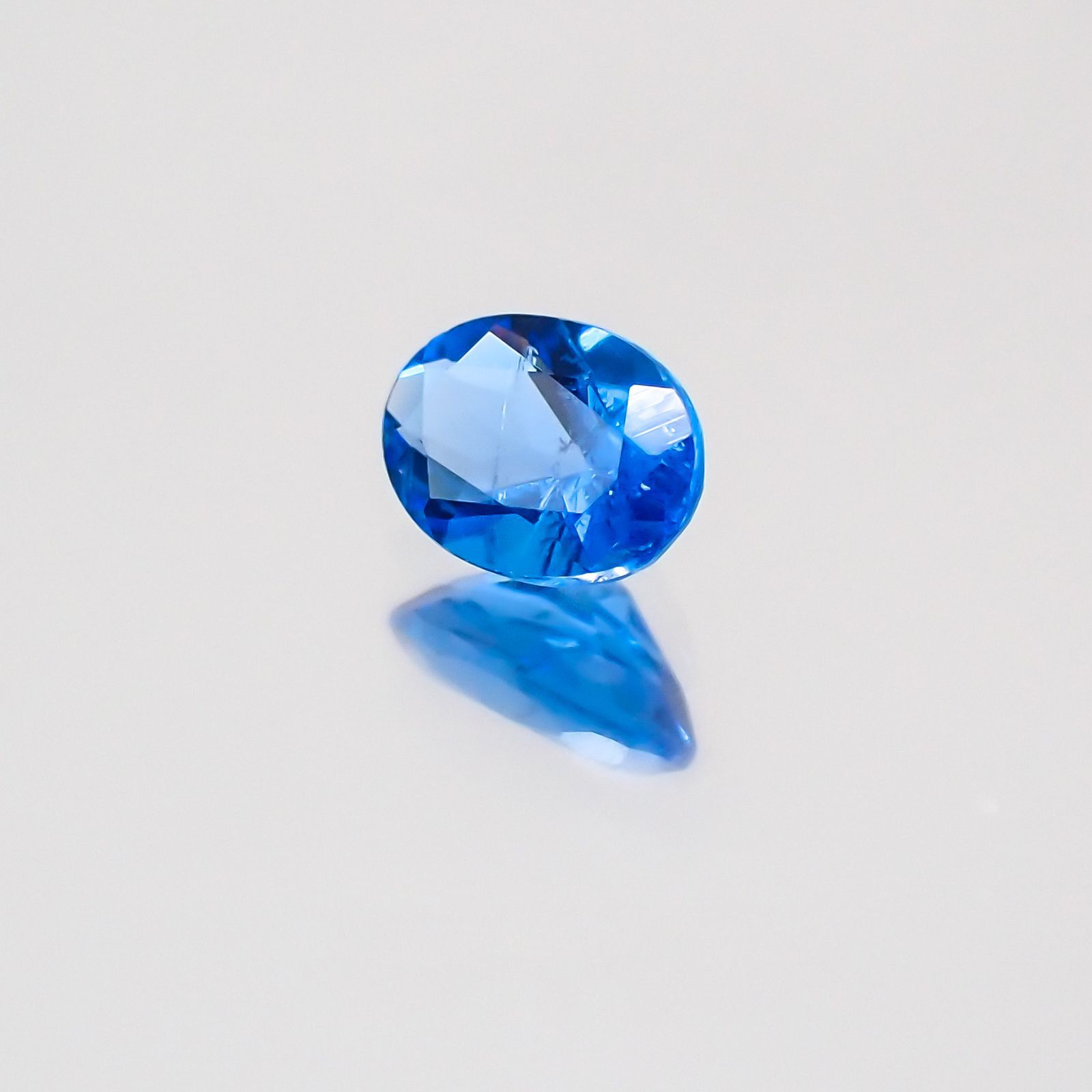 アウイナイト フルオレッセンス(宝石名アウイナイト) ドイツ産 0.103ct ソ付(日独)[21049769]3.7×2.8mm前後