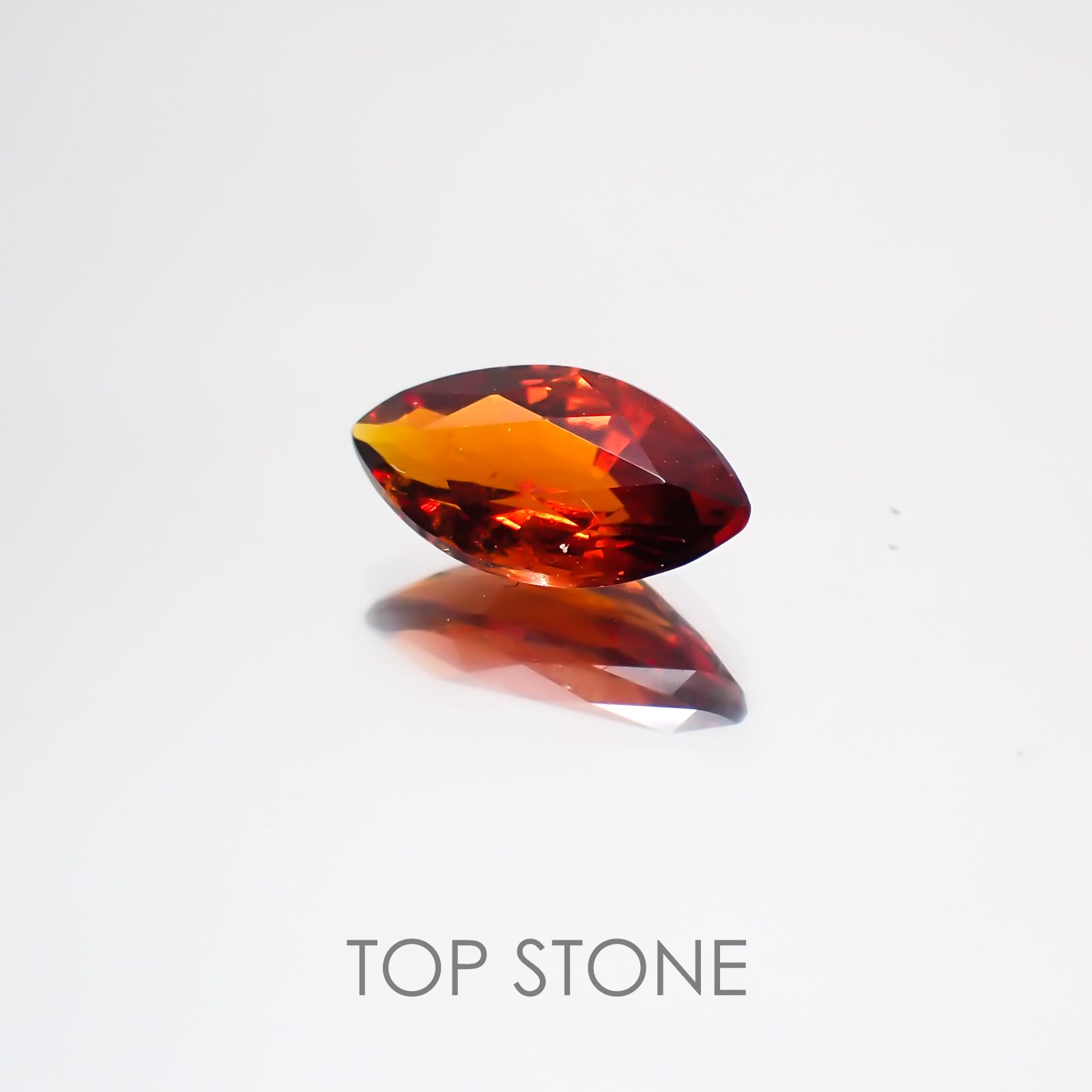 クリノヒューマイト タジキスタン産 ルース 0.89ct[19111518]8.8×4.7mm前後
