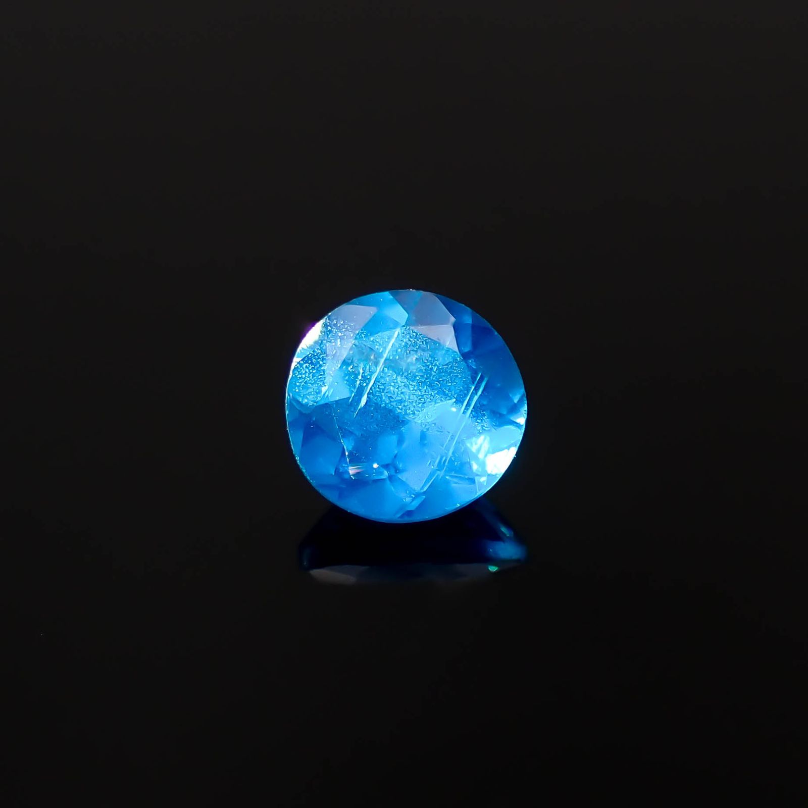 ネオンブルーアパタイト マダガスカル産 0.82ct[240628093]5.9x5.9mm前後