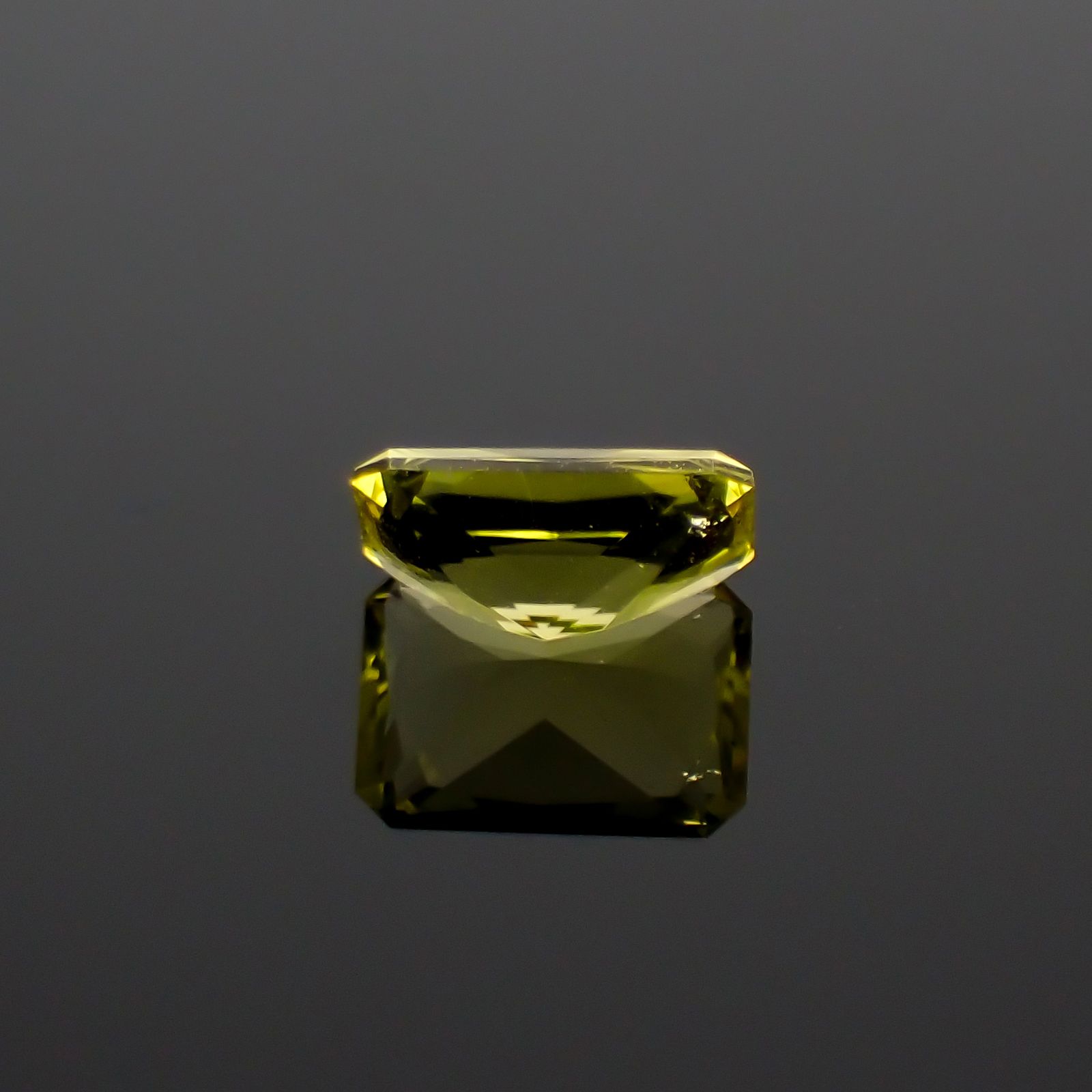 カナリートルマリン ザンビア・カナリー鉱山産 0.78ct[230823135]6.8x4.9mm前後