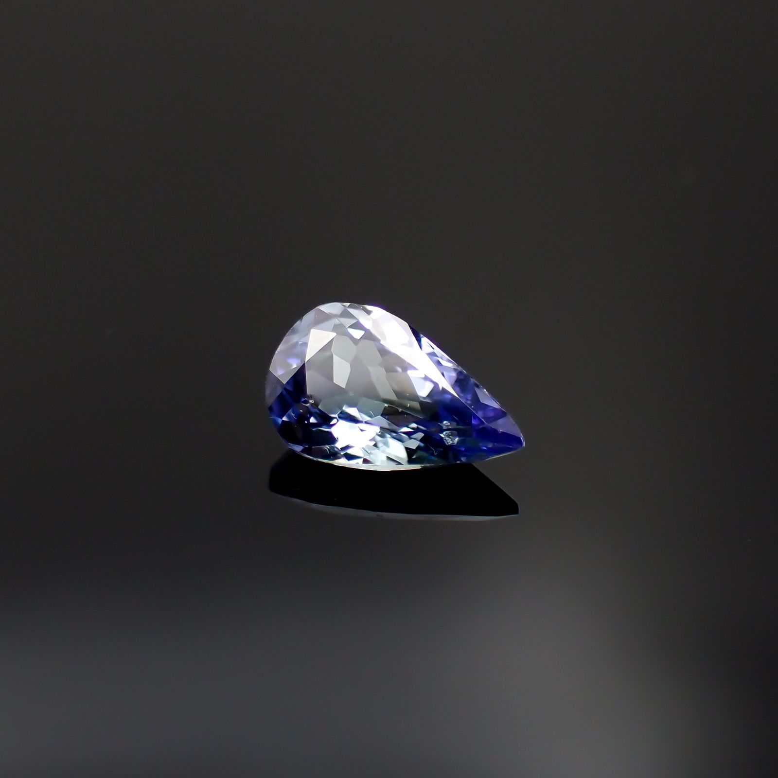 バイカラータンザナイト(宝石名タンザナイト)タンザニア産 0.79ct 識別済[231224644]7.9x5mm前後
