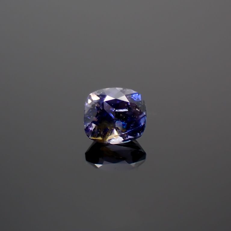 デュモルチェライト(宝石名デュモルチェライト)マダガスカル産 0.191ct ソ付(彩珠)[221219721]3.4x3.1mm前後