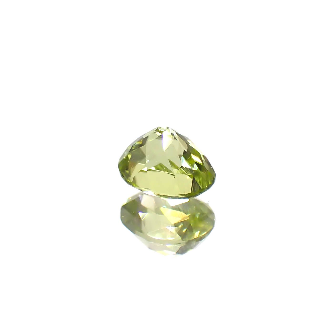 パラサイティックペリドット 採取地：インドネシア・ジェパラ 0.36ct [250730744]4.5x3.6mm前後