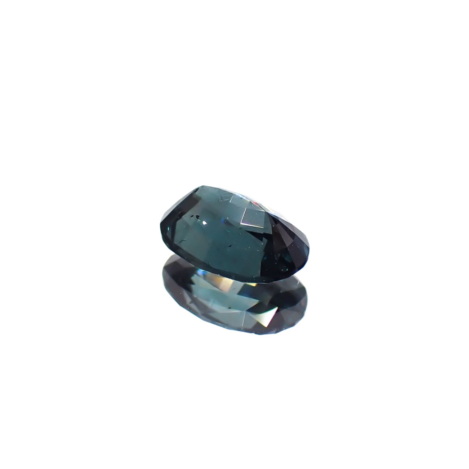 ベキリーブルーガーネット（カラーチェンジガーネット アレキタイプ） マダガスカル・ベキリー産 0.75ct [241029378]6.5x4.5mm前後