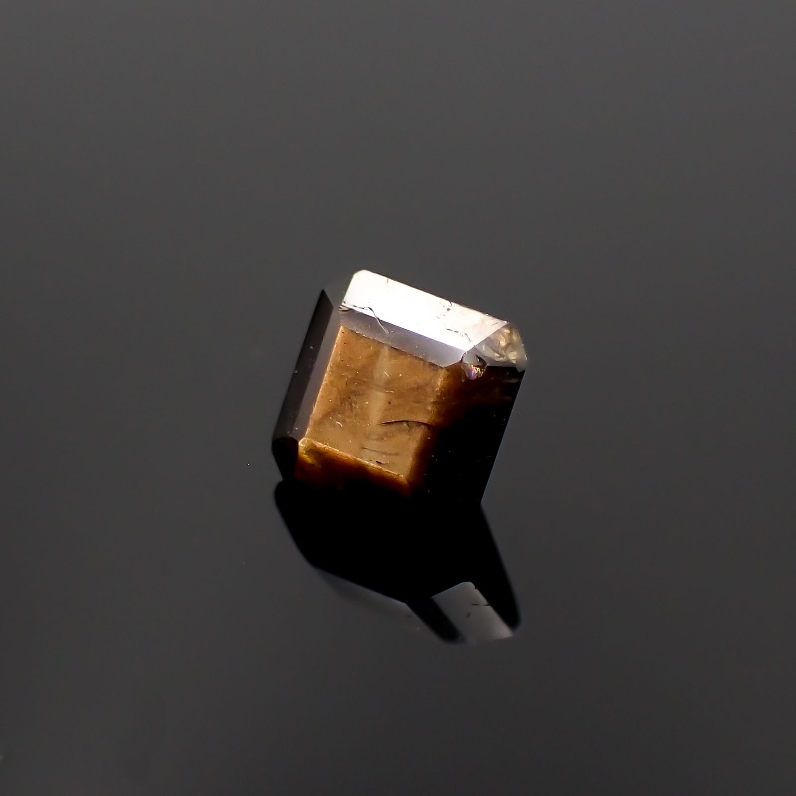 ゴールドシーンサファイア非加熱 ケニア産 1.39ct[230321333]5.8x5.4mm前後