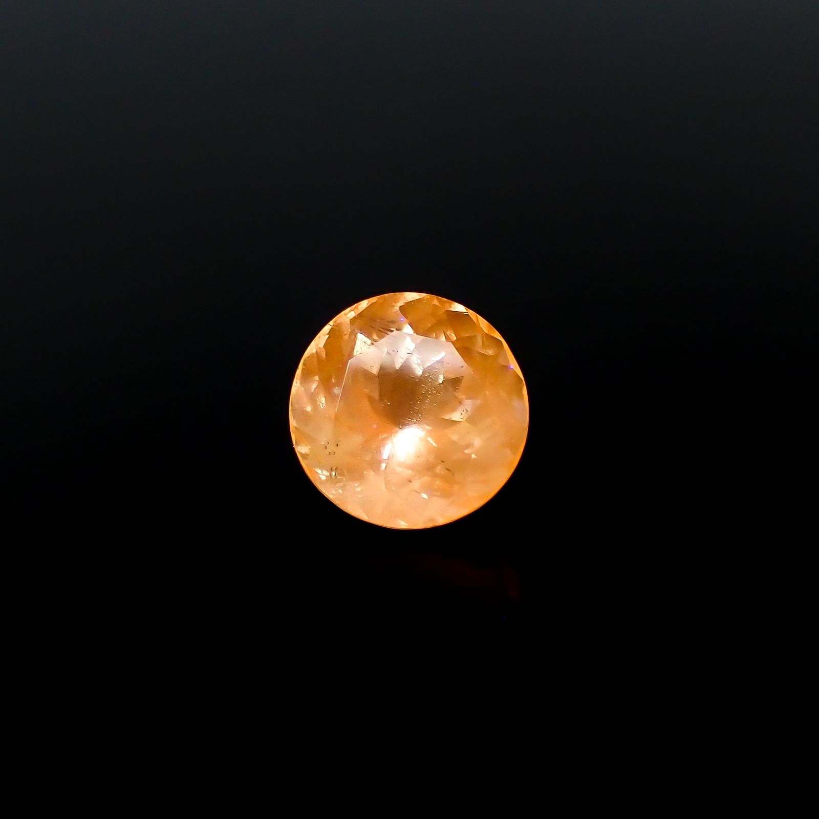 ハックマナイト（テネブレッセンス ソーダライト） アフガニスタン産 3.56ct[231224460]9.9x9.9mm前後