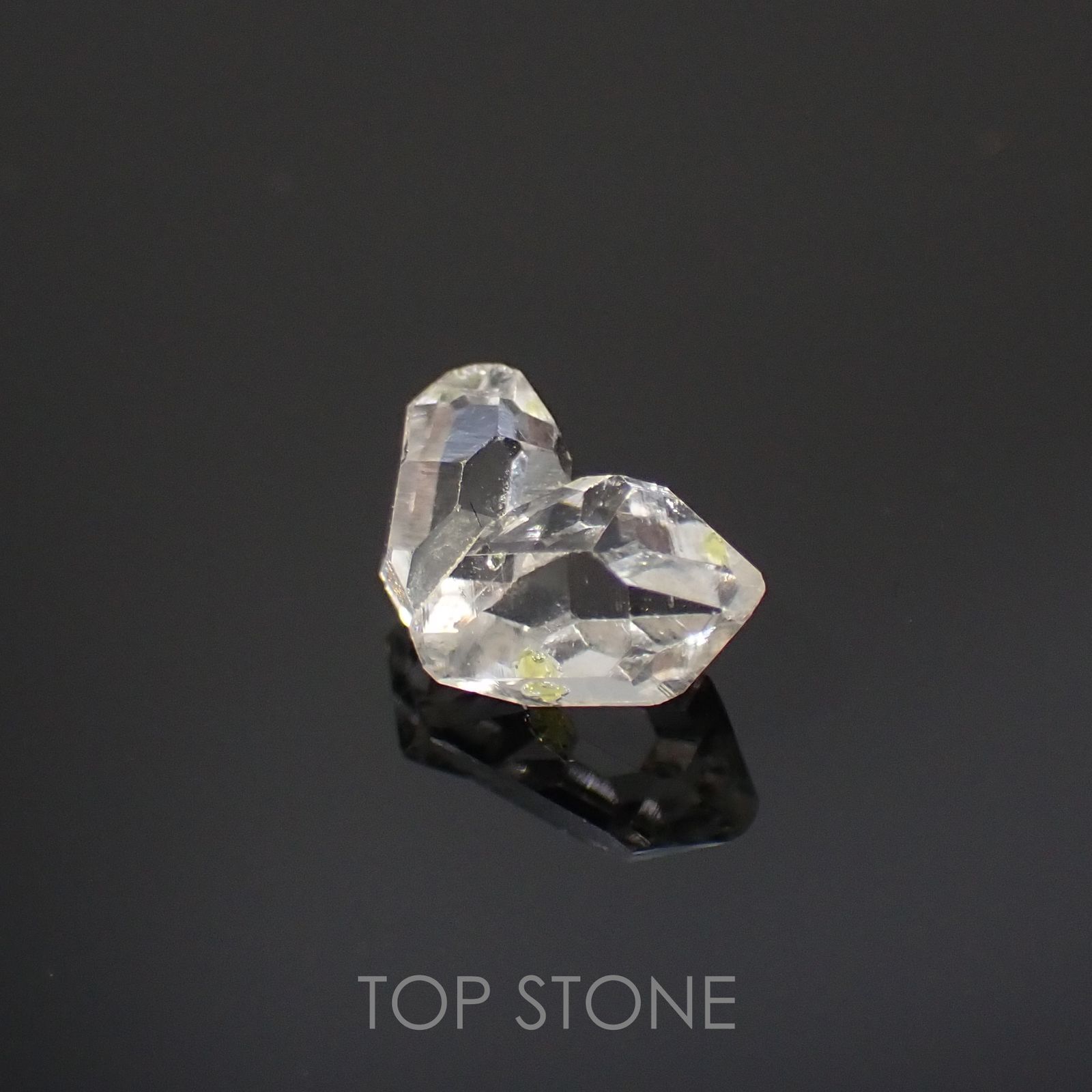 オイルインクォーツ原石 パキスタン産 1.39ct[220115464]8.9x7.3mm前後