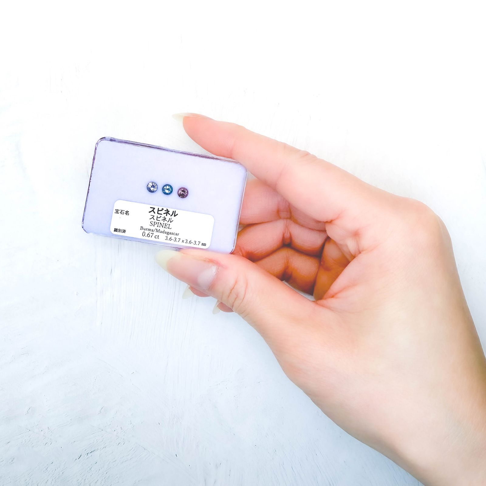 スピネル カラーグラデーション3個セット(宝石名スピネル)ビルマ/マダガスカル産 識別済 0.67ct(3pcs合計) / 3.6-3.7x3.6-3.7mm前後 [260331899]