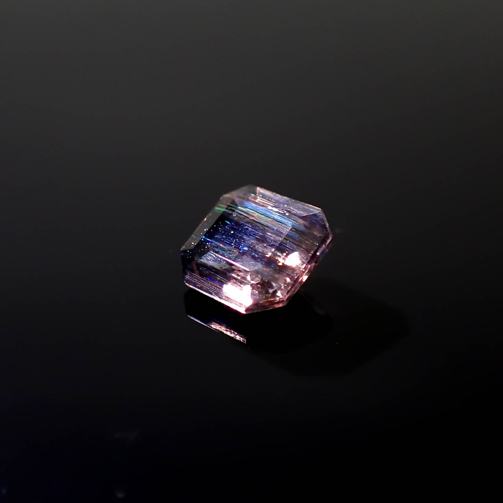 レインボースキャポライト ブラジル産 0.68ct[230320923]5.8x5.8mm前後