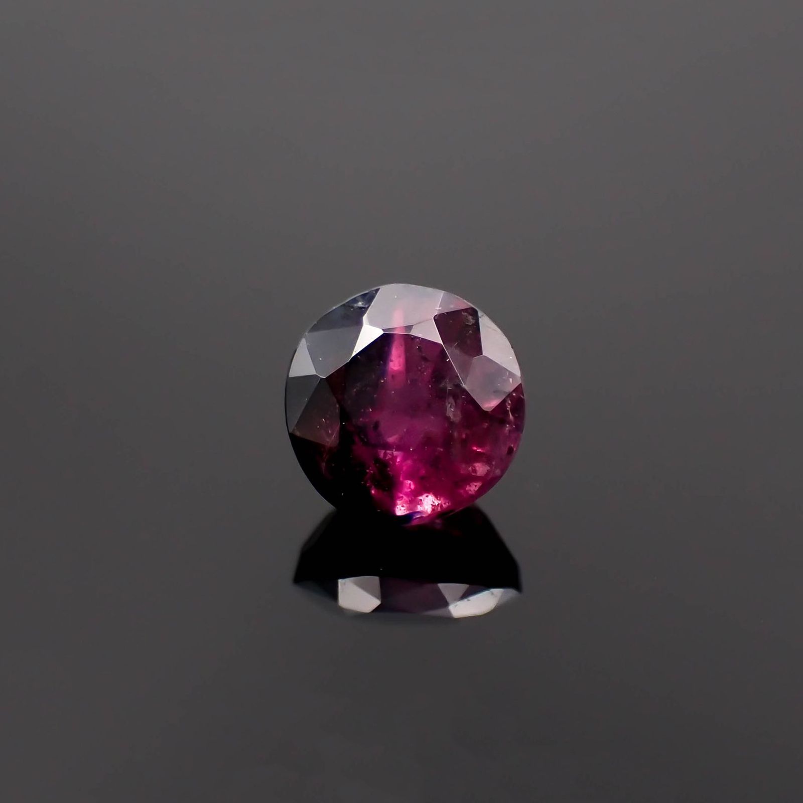 ウィンザーサファイア タンザニア・ウィンザー産 0.68ct[221219590]4.8x4.7mm前後