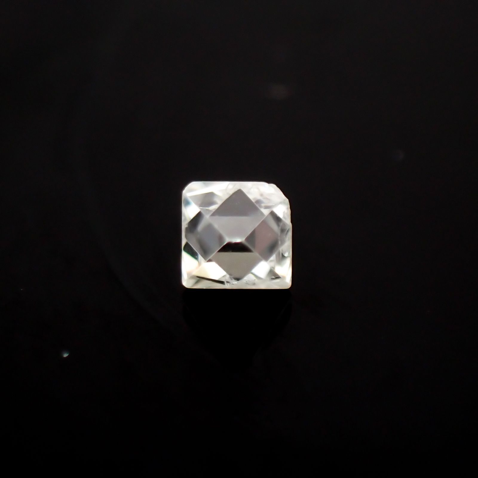 ソーヤブルダイヤモンド 原石 ロシア産 ルース 0.073ct[210410553]2.7×2.5mm前後