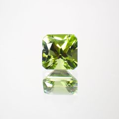 ◇アッシャーカット◇ペリドット(宝石名ペリドット) パキスタン産 0.81ct 識別済[211013486]5.1×5.1mm前後