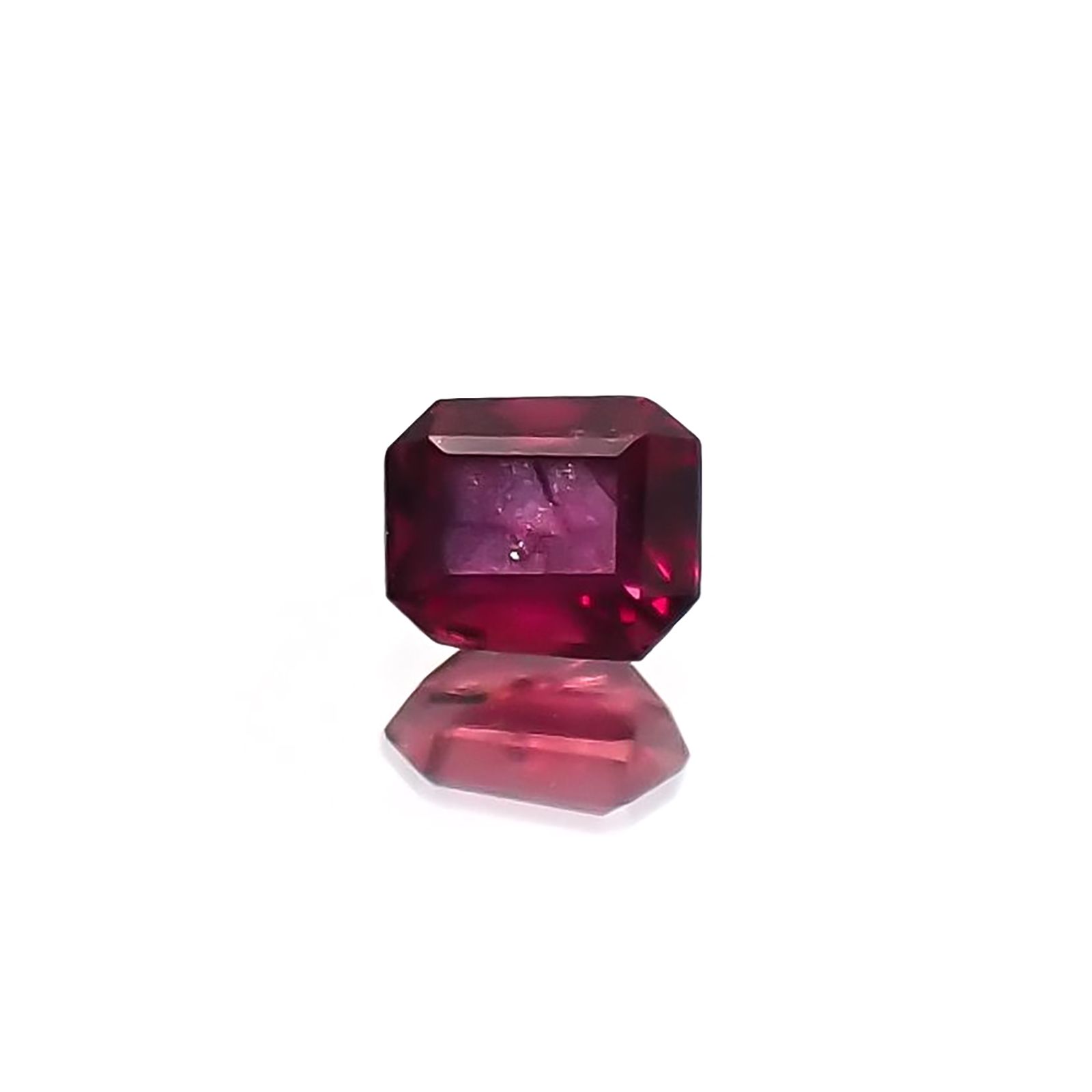 ルビー 非加熱(宝石名ルビー) マダガスカル産 識別済 0.12ct / 2.8x2.4mm前後 [210711732]