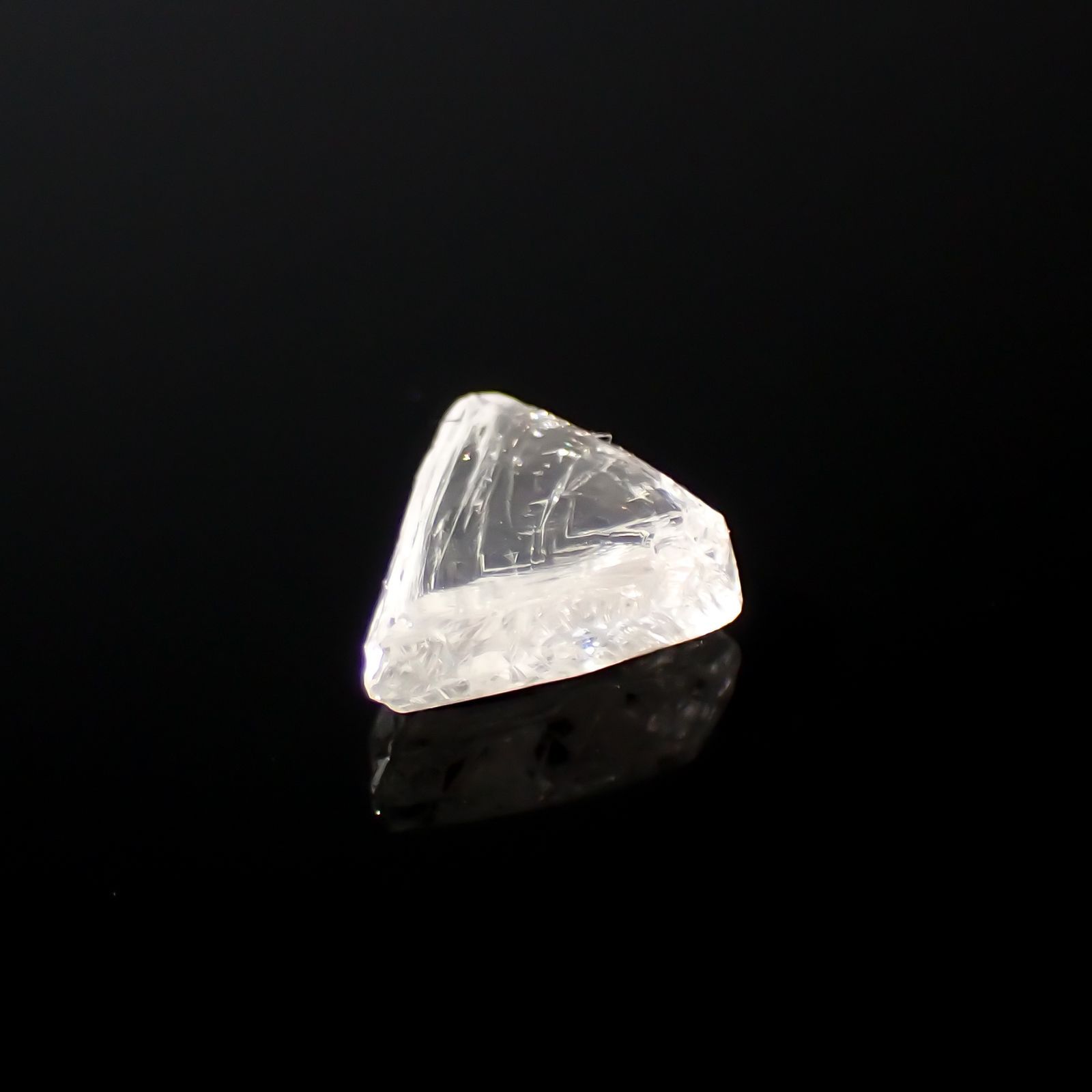 マクルダイヤモンド(宝石名ダイアモンド)カナダ産 原石 0.45ct 識別済[220115339]5.2x4.5mm前後
