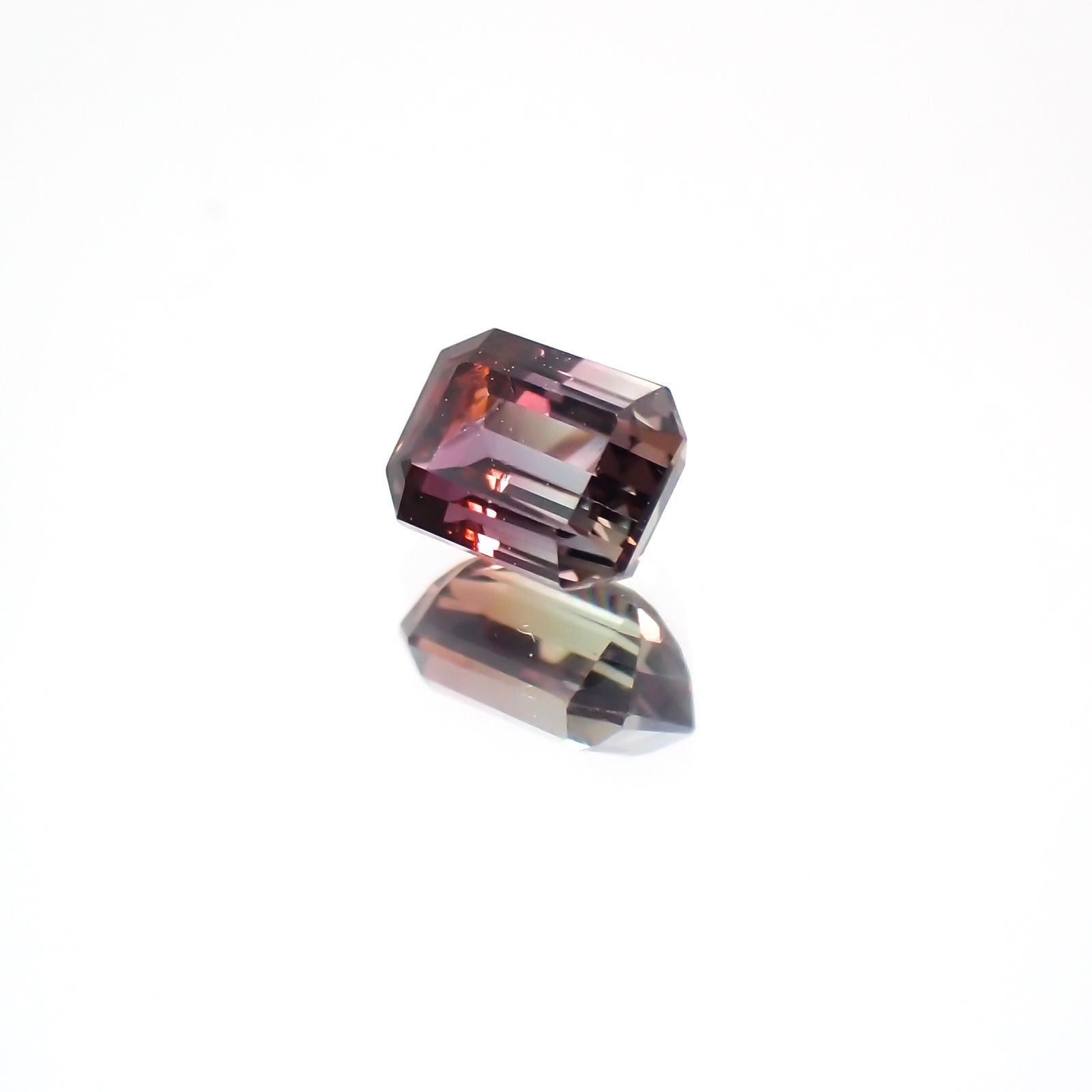 バイカラーサファイア(宝石名バイカラー・サファイア) タンザニア産 0.34ct 識別済[21069746]4.1×3.2mm前後