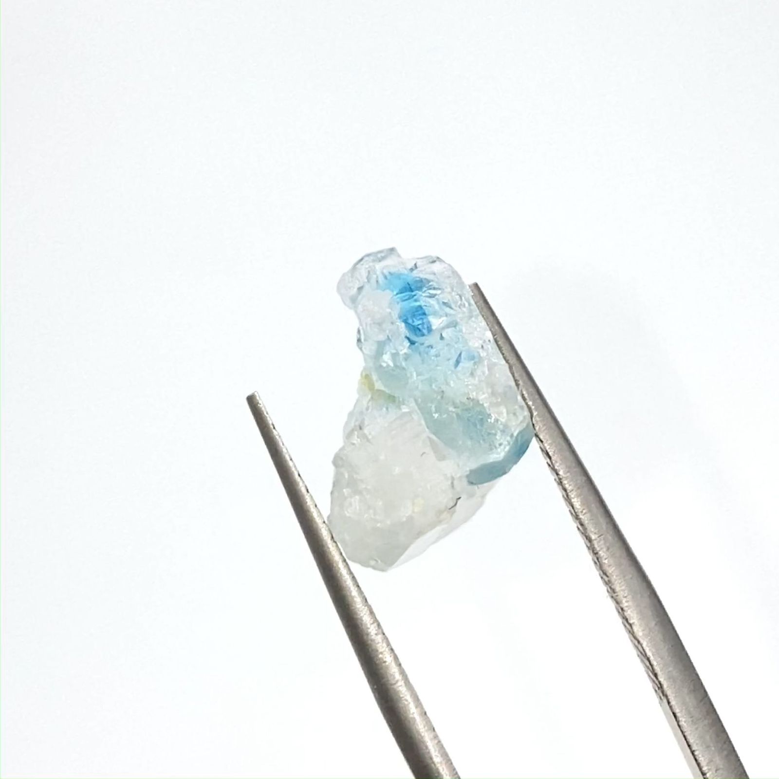 ユークレース原石 ブラジル産 4.80ct[221219675]10.7x11.4mm前後 | TOP