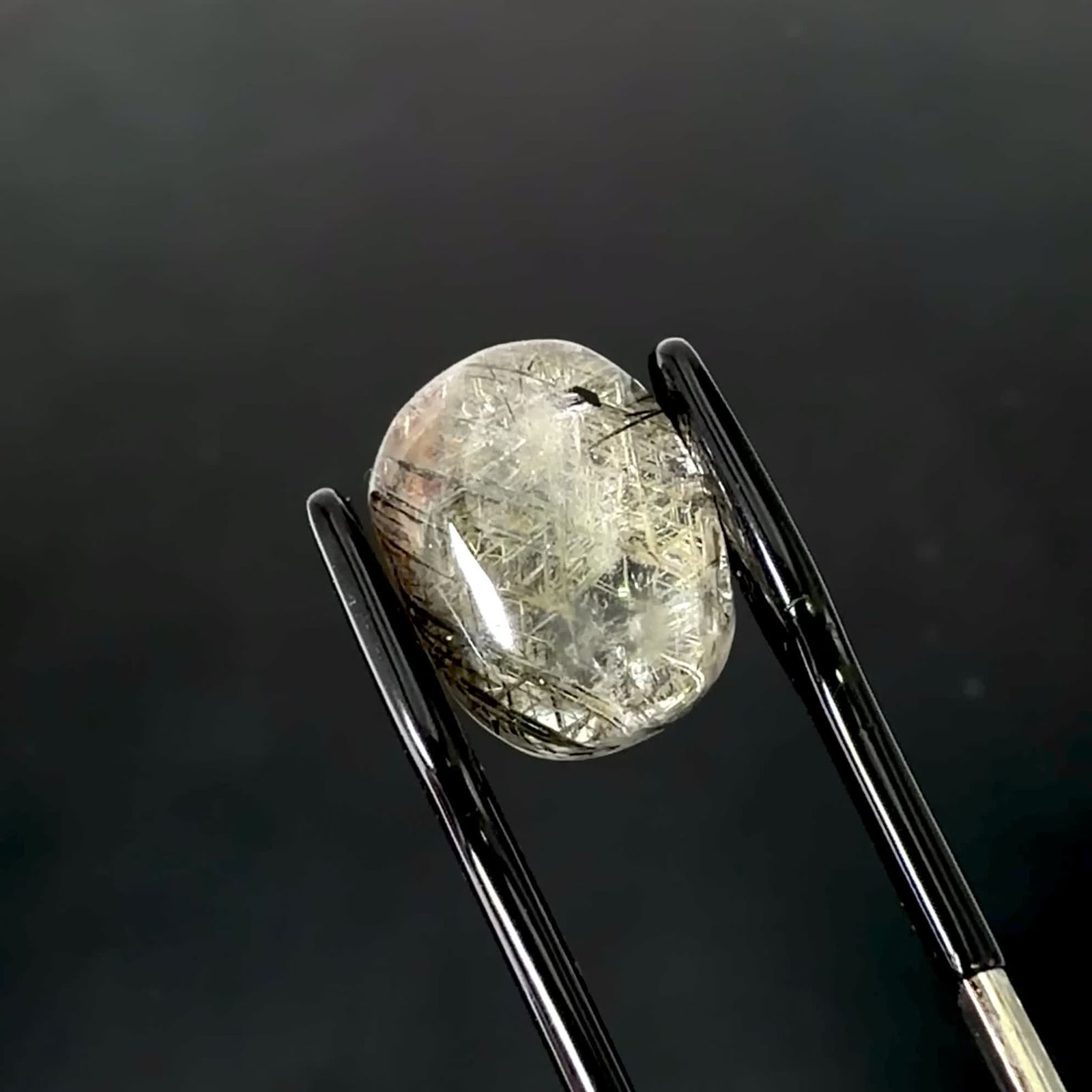 シルバールチルクォーツ ブラジル産 9.79ct / 15.2x11.6mm前後