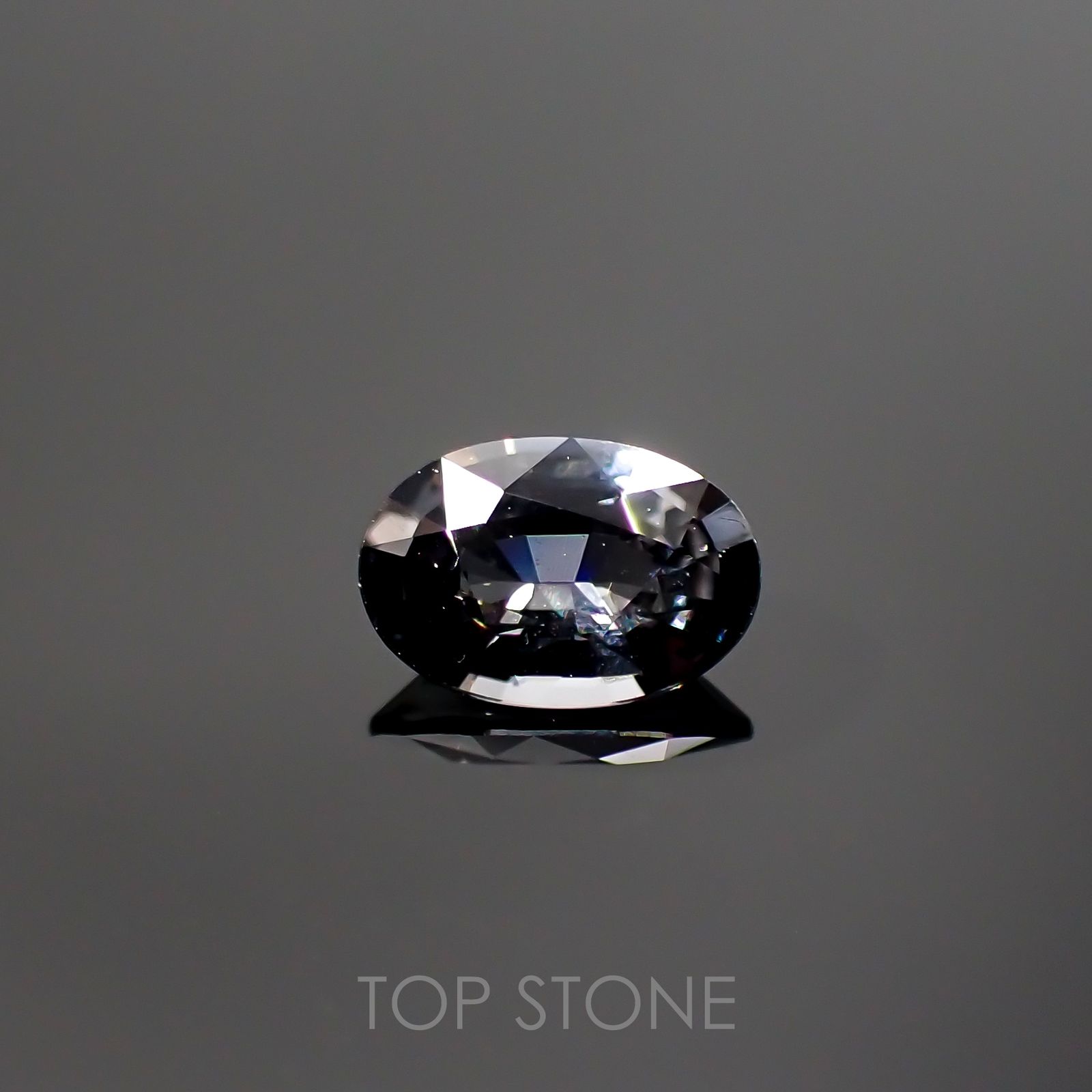 プラチナスピネル(宝石名スピネル) ビルマ産 0.580ct ソ付(彩珠)[210812844]6.3×4.3mm前後