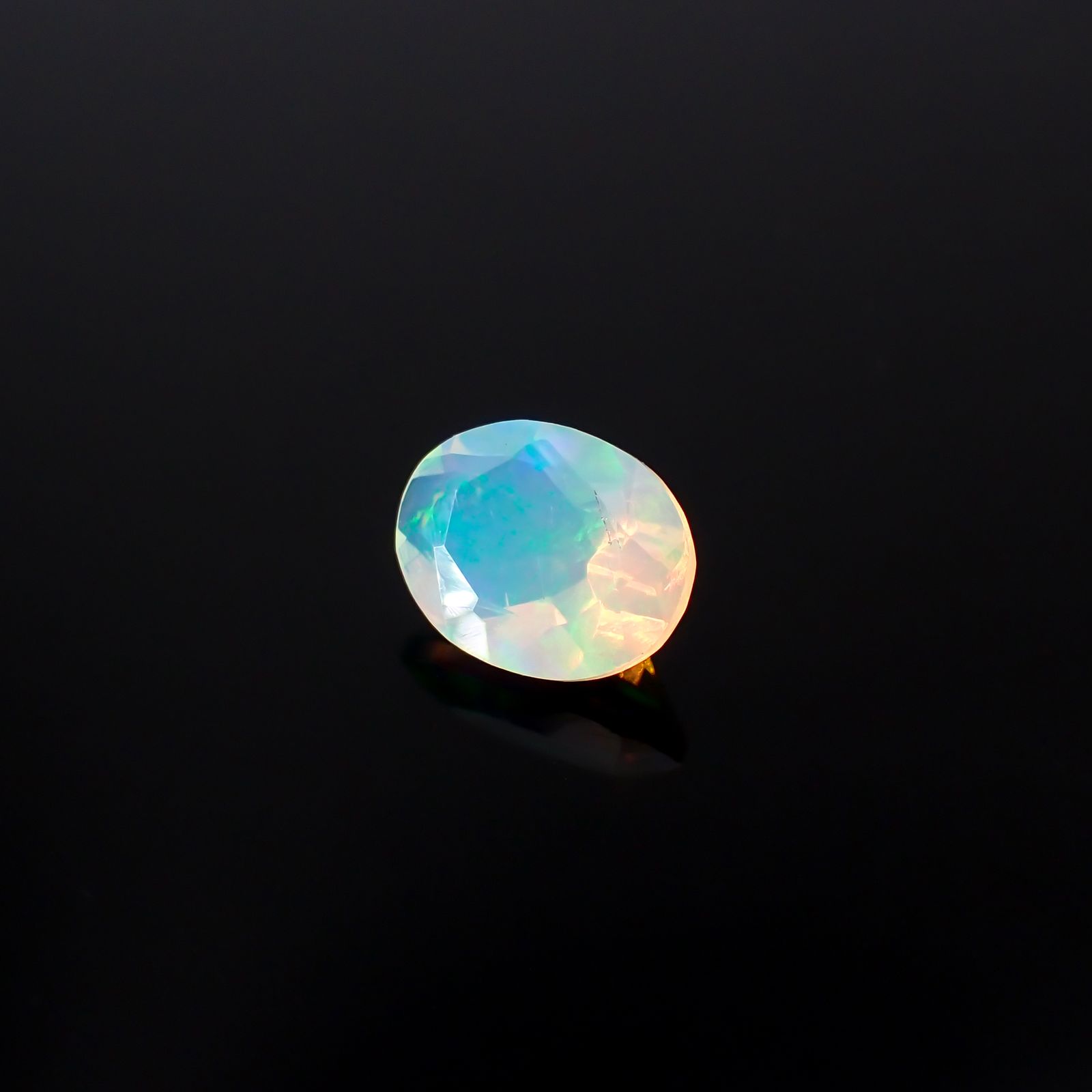 エチオピアオパール エチオピア産 0.65ct[240125316]7.7x6mm前後