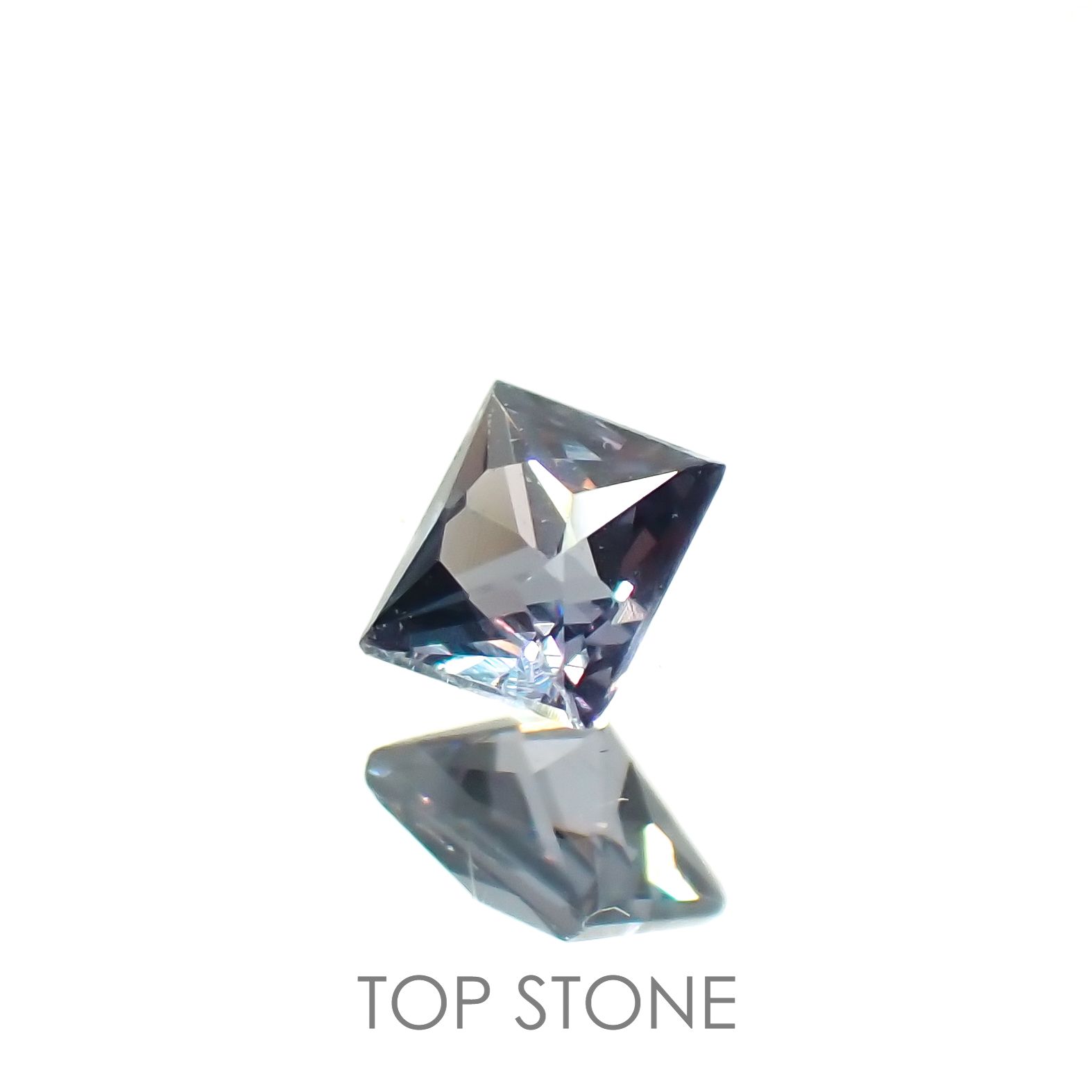 ◇プリンセスカット◇カラーチェンジガーネット アレキタイプ(宝石名ガーネット)マダガスカル・ベキリー産 0.10ct 識別済[221219410]2.5x2.5mm前後
