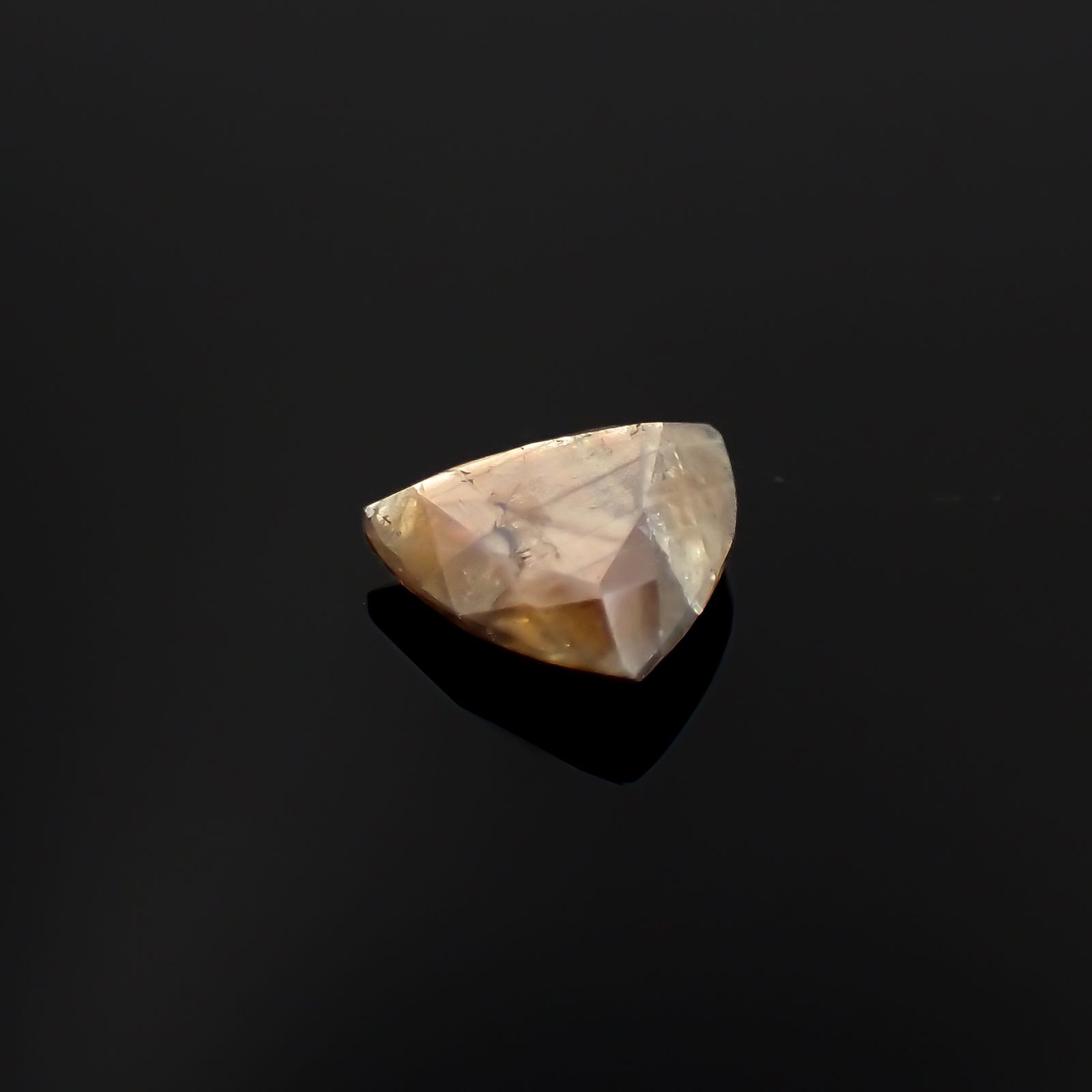 ゴールドシーンサファイア非加熱 ケニア産 1.92ct[230321328]8.5x8.5mm前後