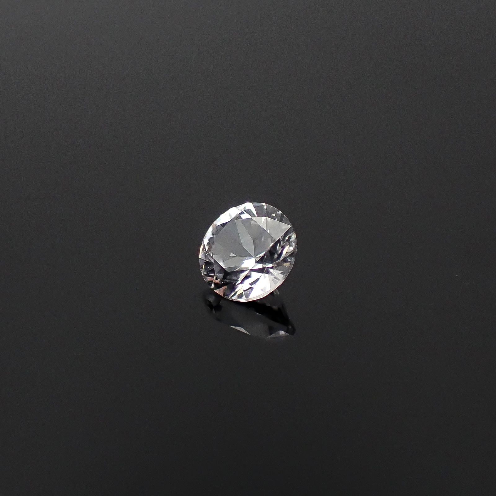 フェナカイト ロシア産 0.32ct / 4.4x4.4mm前後 [260231708]