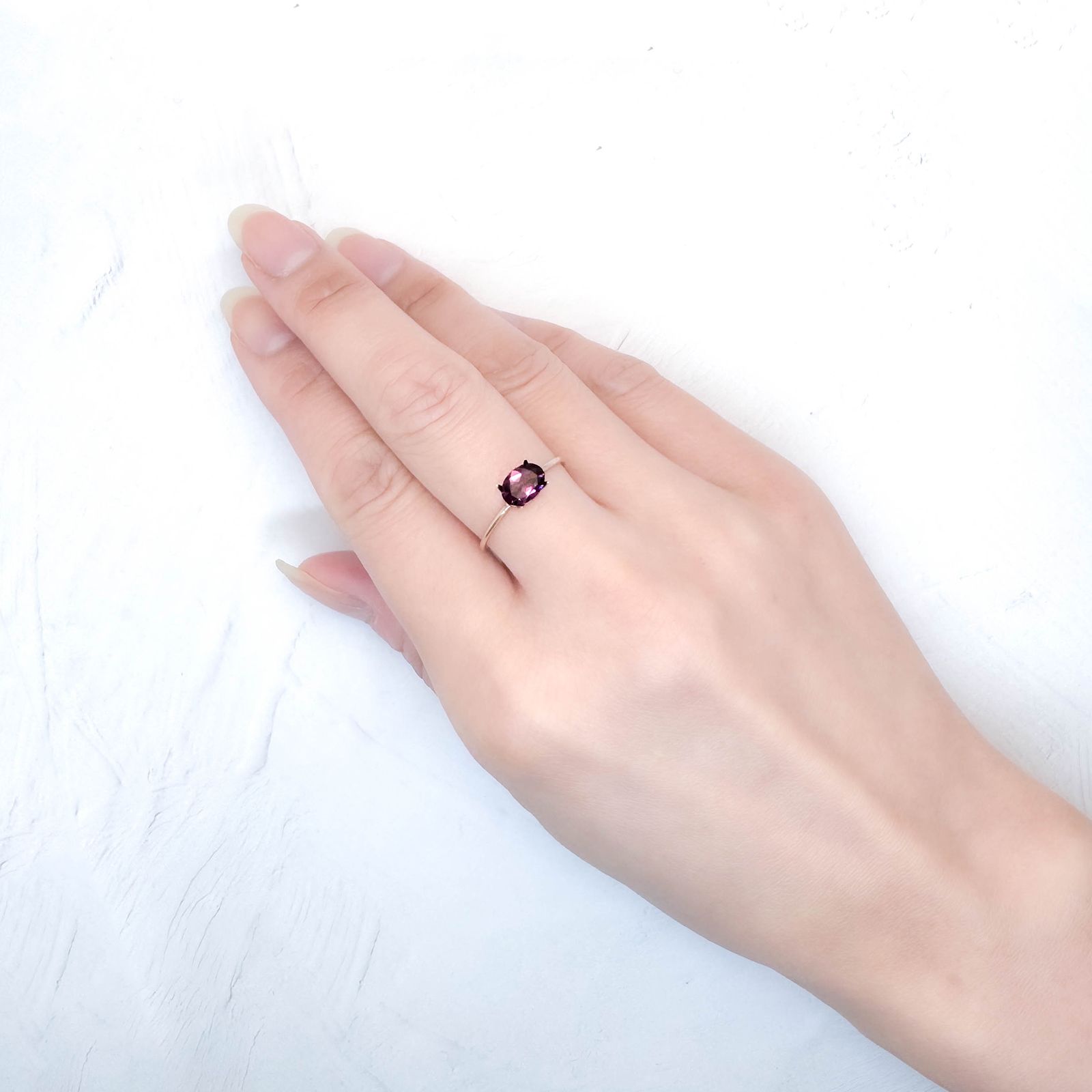 ロードライトガーネット(宝石名ロードライト・ガーネット)ブラジル産 識別済 0.77ct / 7x5mm前後 [251231410]