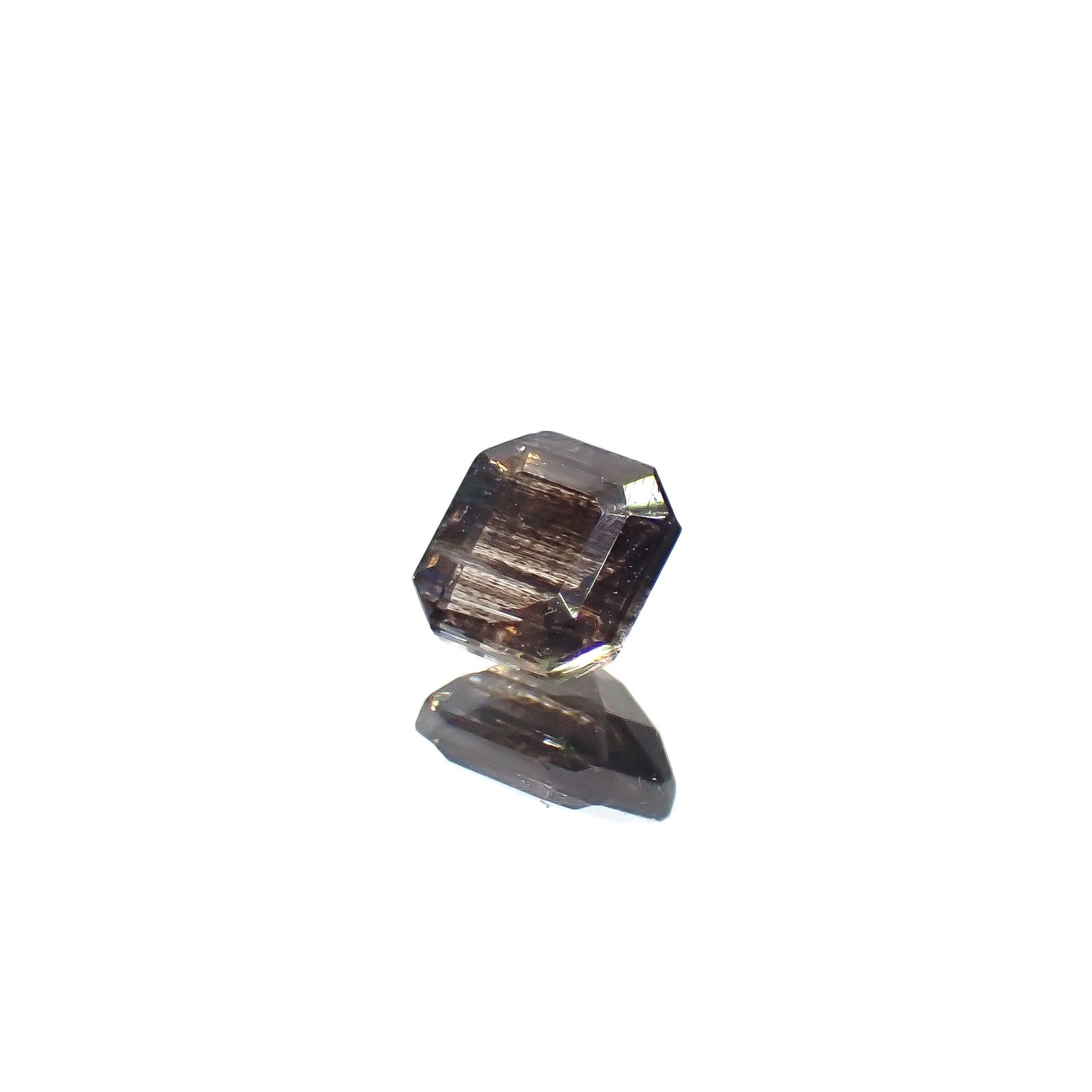 レインボースキャポライト ブラジル産 0.61ct[240326868]5.1x5mm前後