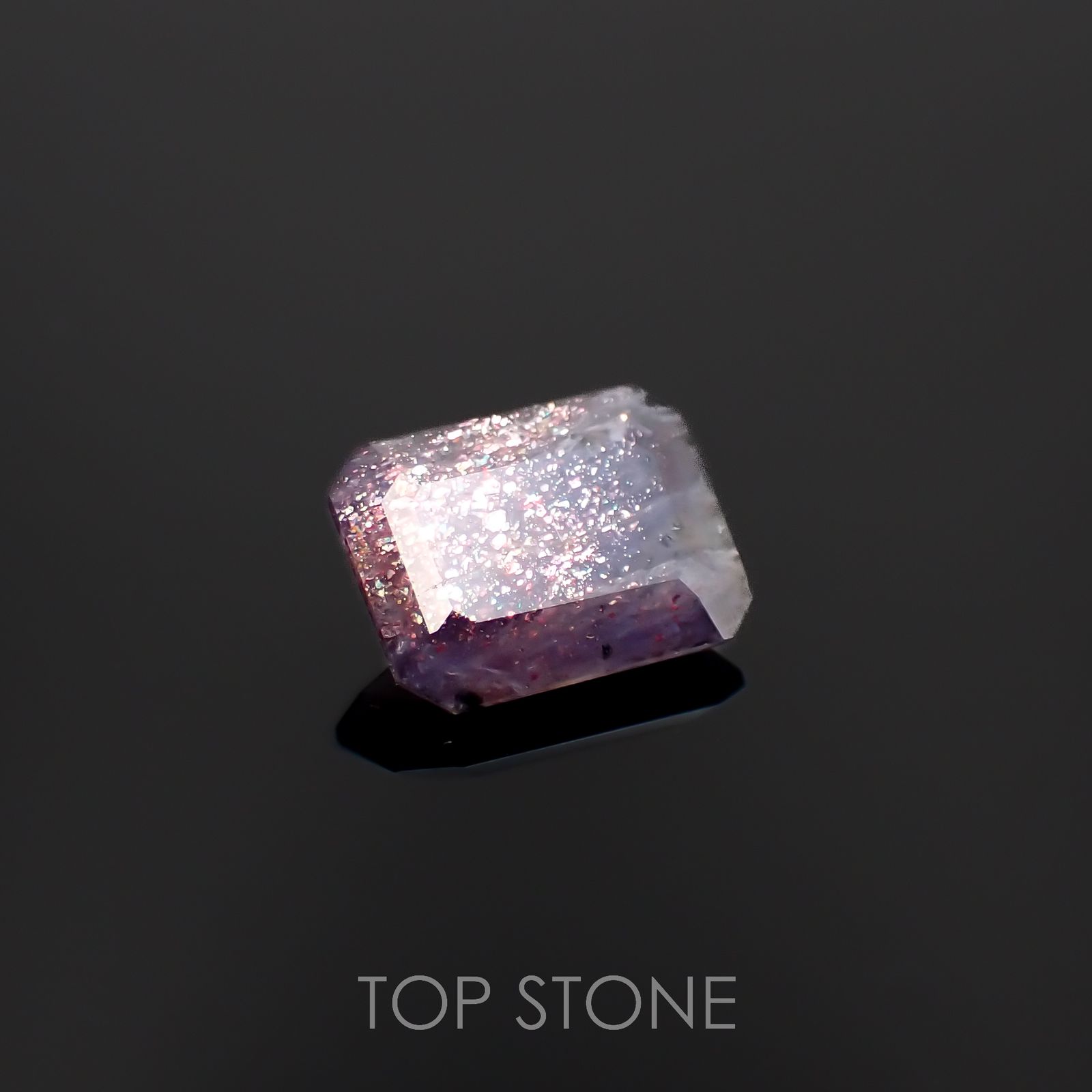 ブラッドショットアイオライト インド産 1.36ct[221219650]8.5x6.6mm前後