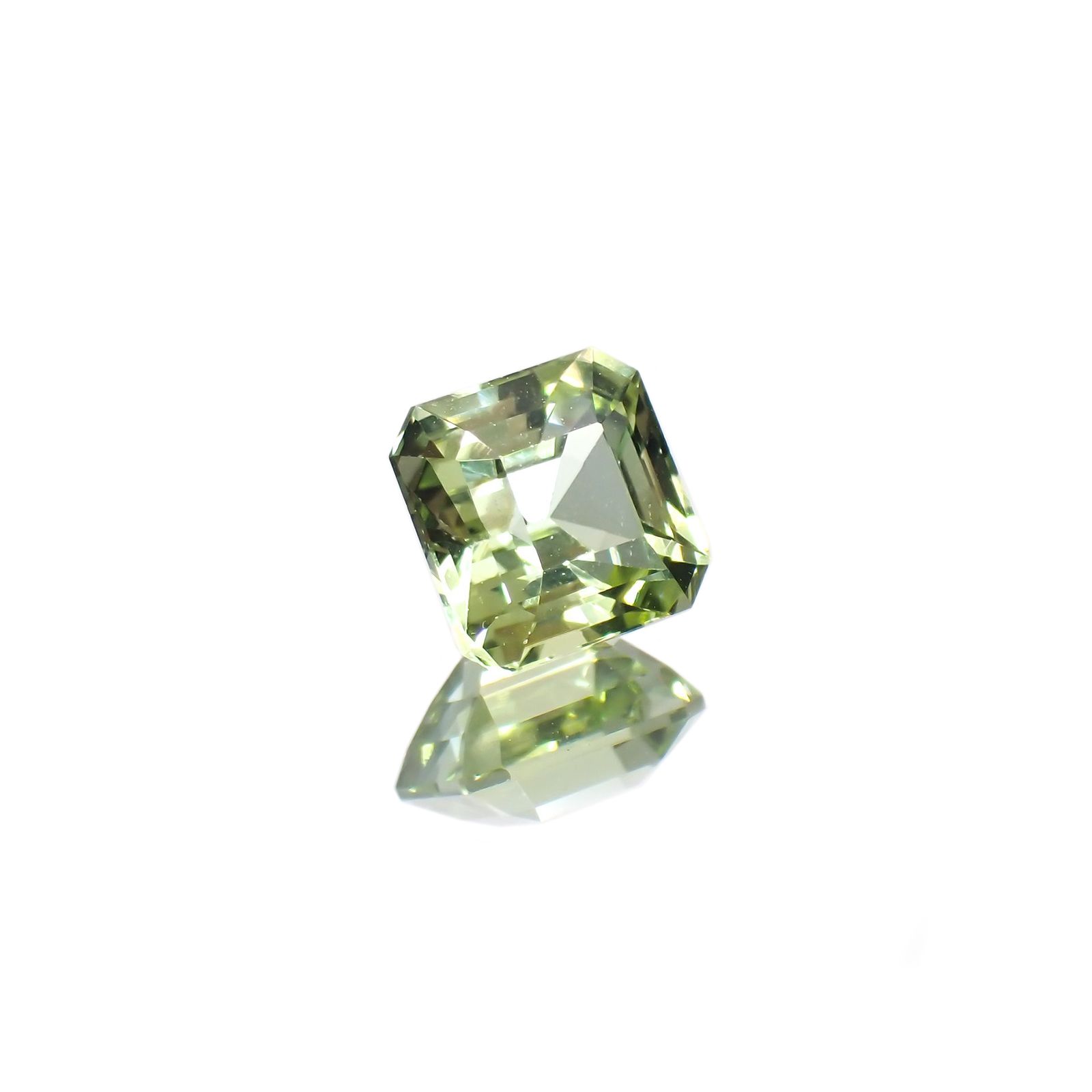 ミントトルマリン(宝石名グリーン・トルマリン) ルワンダ産 1.264ct ソ付(彩珠)[211013634]6.2×6.1mm前後