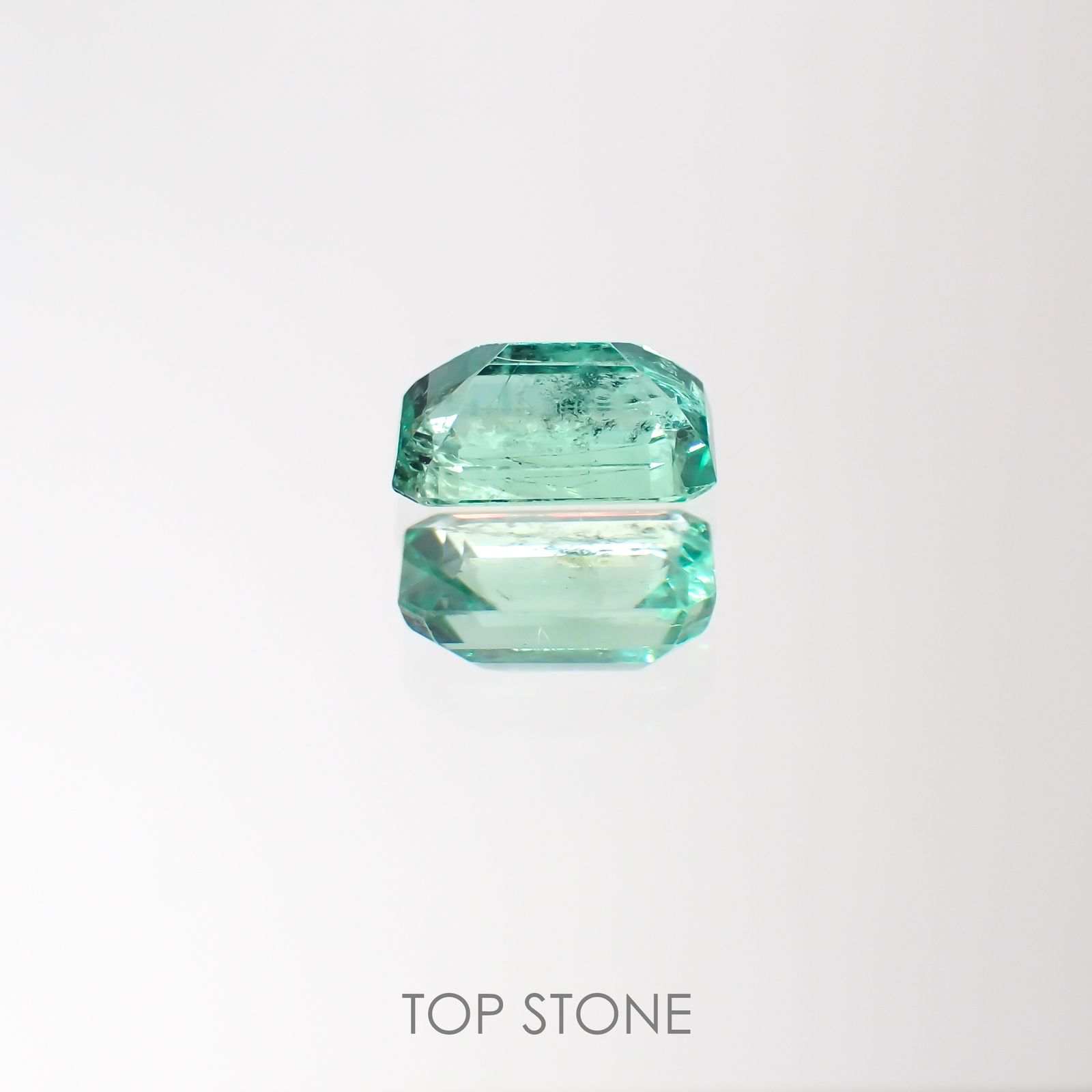 エメラルド(宝石名エメラルド) ザンビア産 0.48ct 識別済[211013001]5.8×3.7mm前後