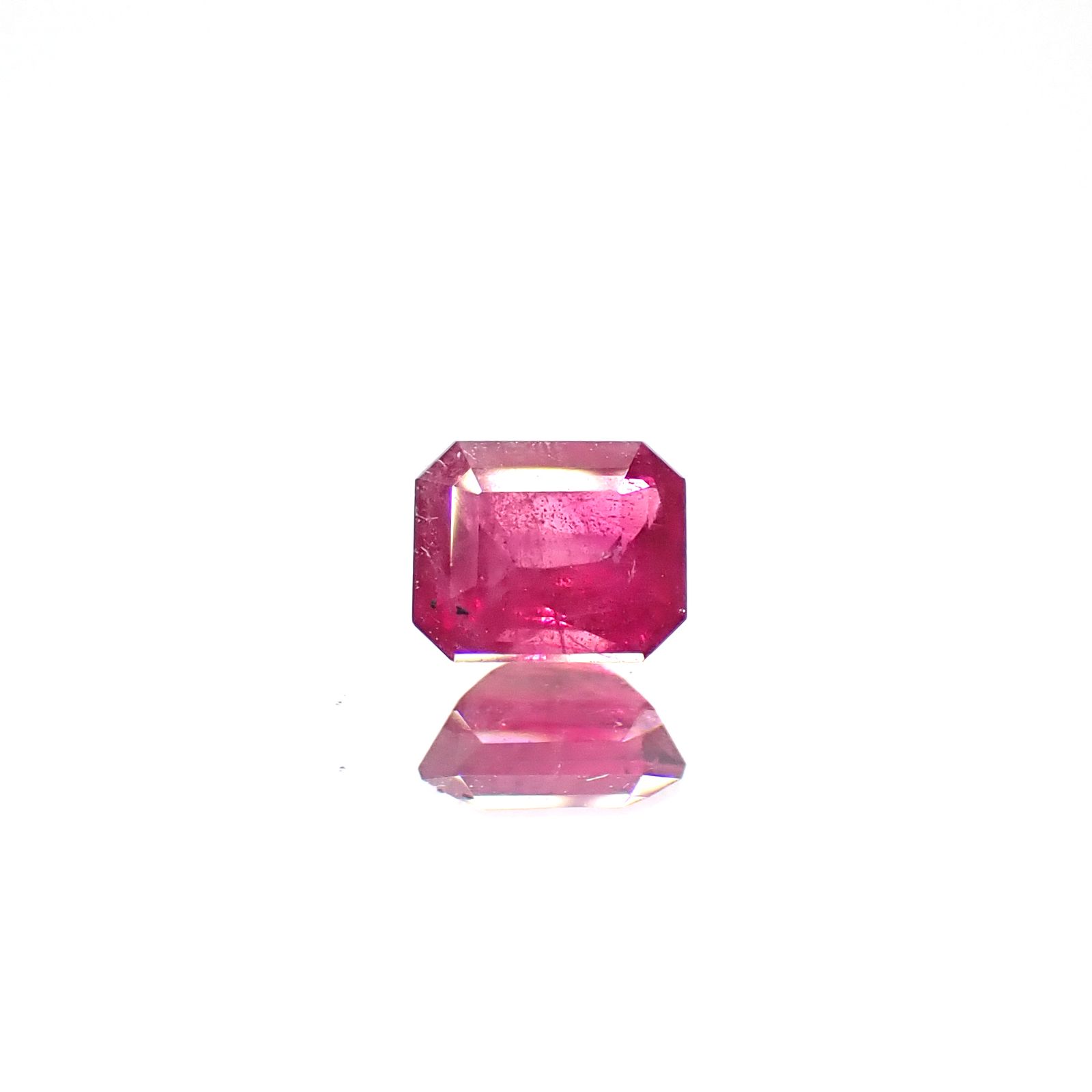 レッドベリル/ピンクベリル アメリカ・ユタ州産 0.12ct [250530376]3.3x2.8mm前後