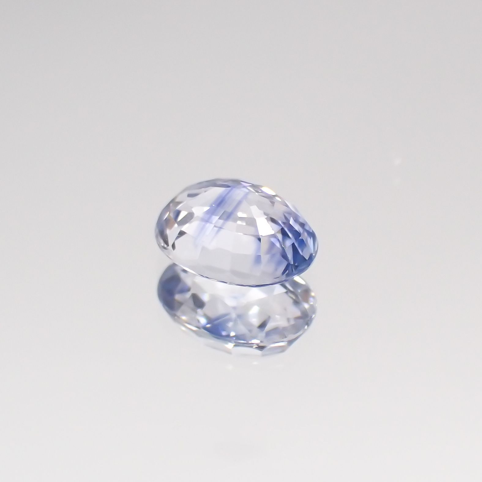 アイスブルーサファイア スリランカ・マダガスカル産 ルース 0.47ct[210611167]5×3.8mm前後