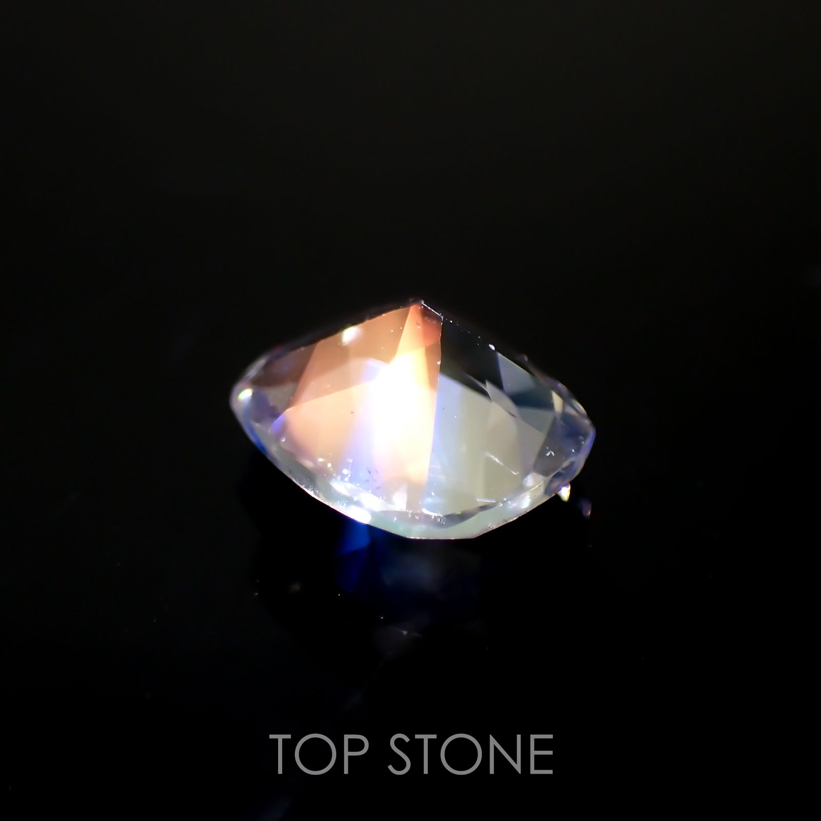 レインボームーンストーン(宝石名ラブラドライト)マダガスカル産 0.6ct 識別済[211113755]6x5.1mm前後
