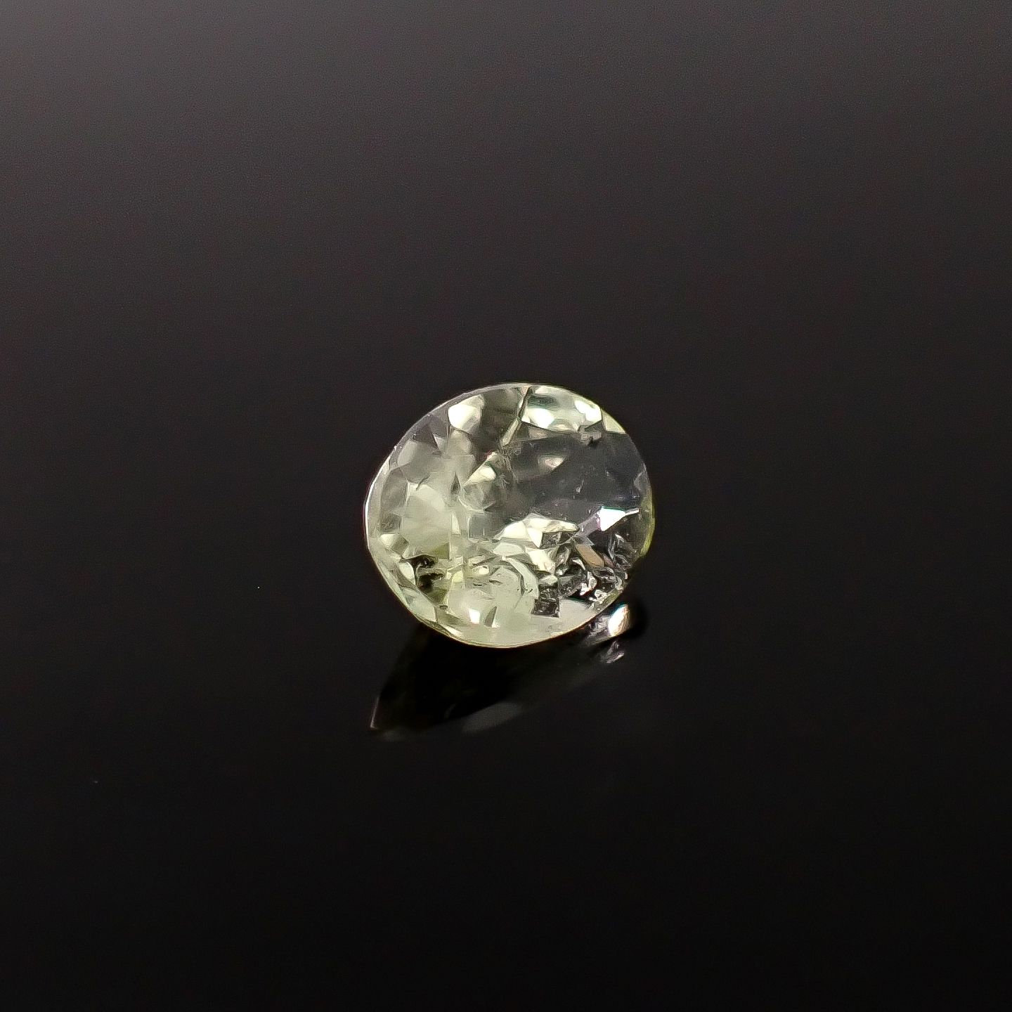 ブラジリアナイト(宝石名ブラジリアナイト)ブラジル産 識別済 0.45ct / 5.8x4.5mm前後 [260131497]