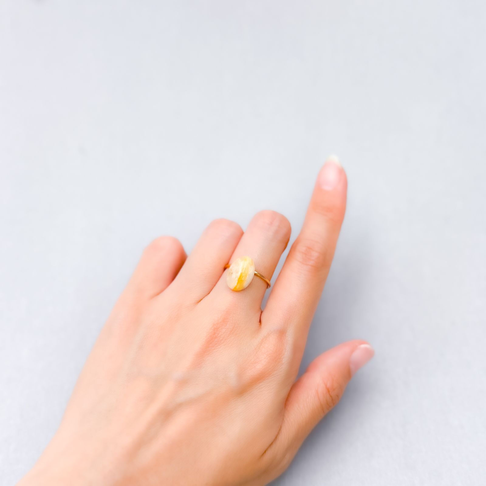 北海道石(北海道オパール) 北海道河東郡鹿追町然別産 4.12ct [250530386]13.1x9.2mm前後