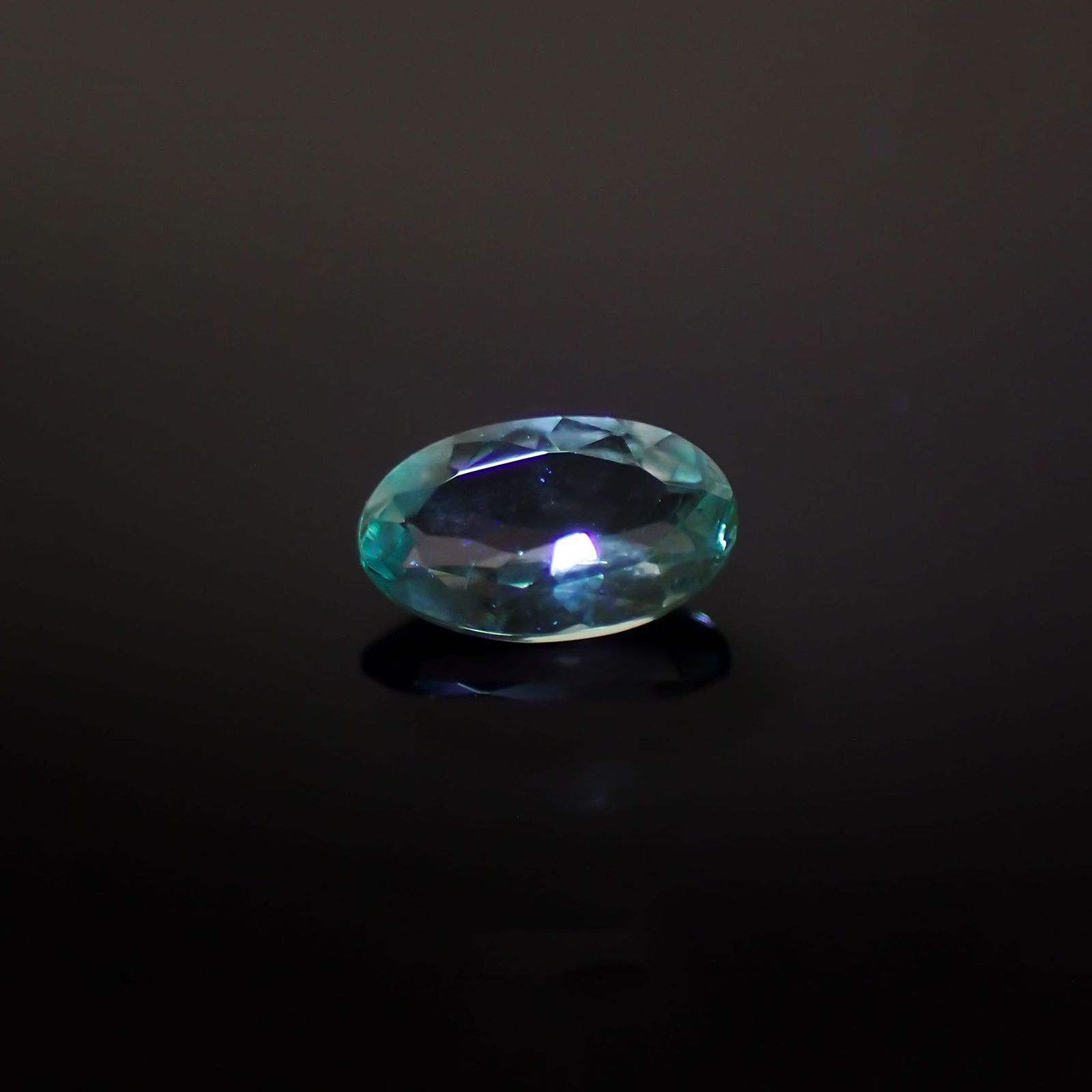 ブルーグリーンコーネルピン(宝石名コーネルピン)タンザニア産 識別済 0.19ct / 4.5x2.6mm前後 [240219232]