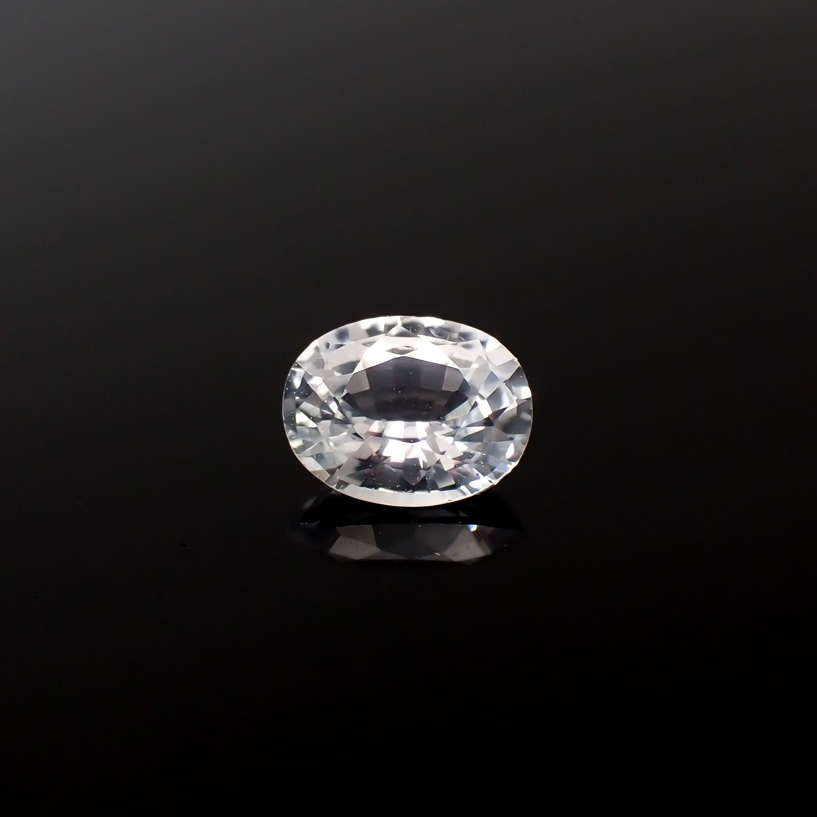 カラーレスサファイア スリランカ産 0.42ct[240527478]5.1x4mm前後 