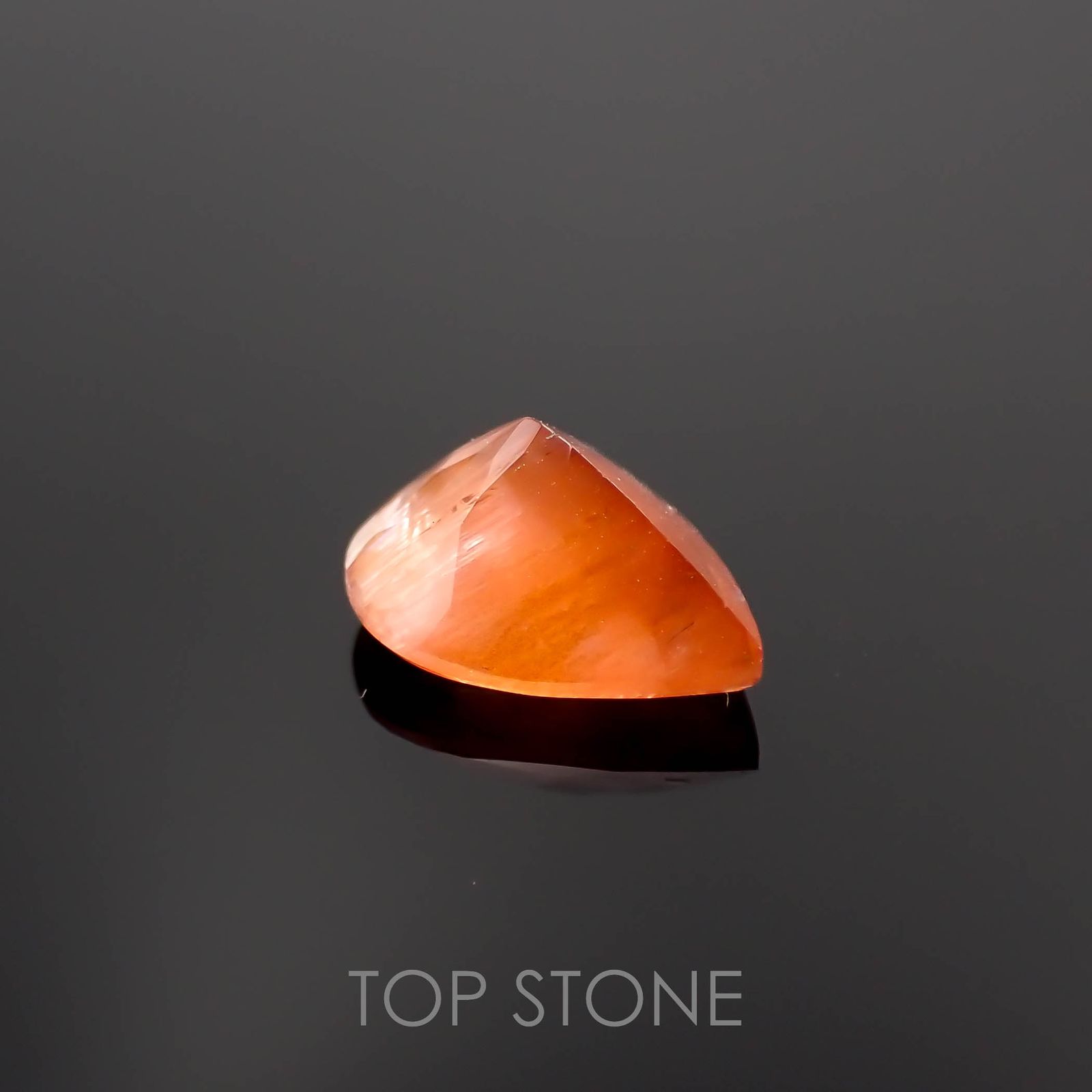 サンストーンスキャポライト(宝石名シーン・スキャポライト)タンザニア産 1.97ct 識別済[221219277]10.3x8.1mm前後