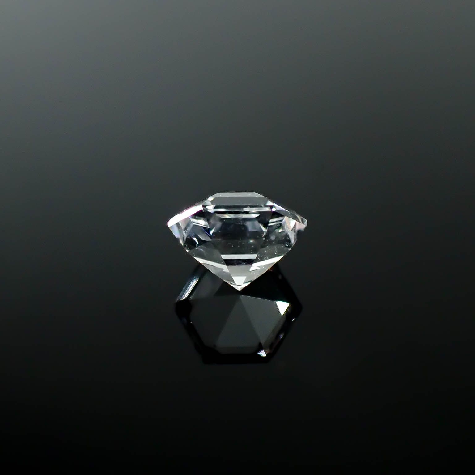 ◇ヘキサゴンカット◇レムリアンシードクリスタル(保証シール付き) ブラジル産 0.83ct / 5.8x5.8mm前後 [250730865]