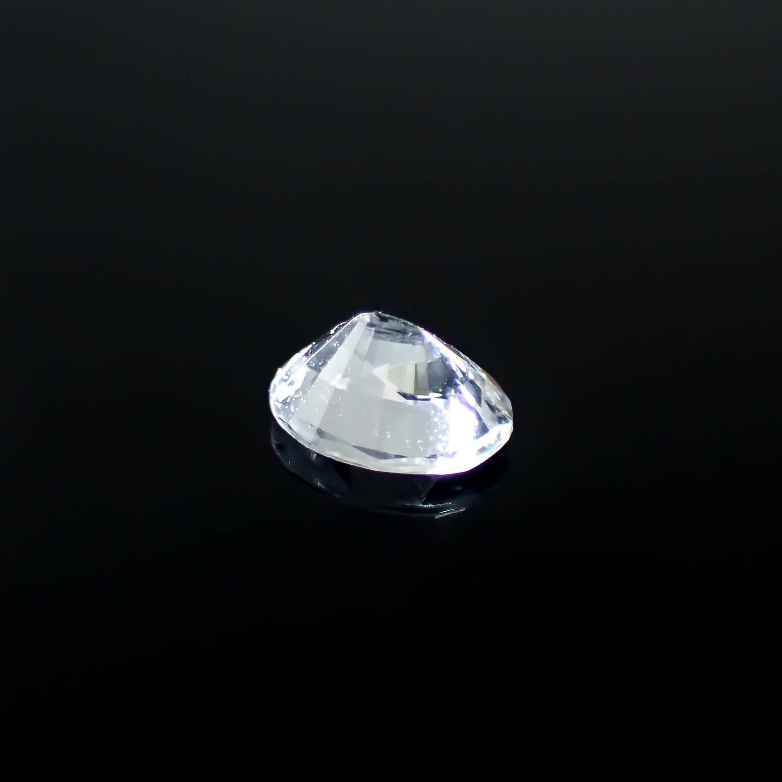 カラーレスサファイア スリランカ産 0.37ct [250830975]4.9x3.8mm前後