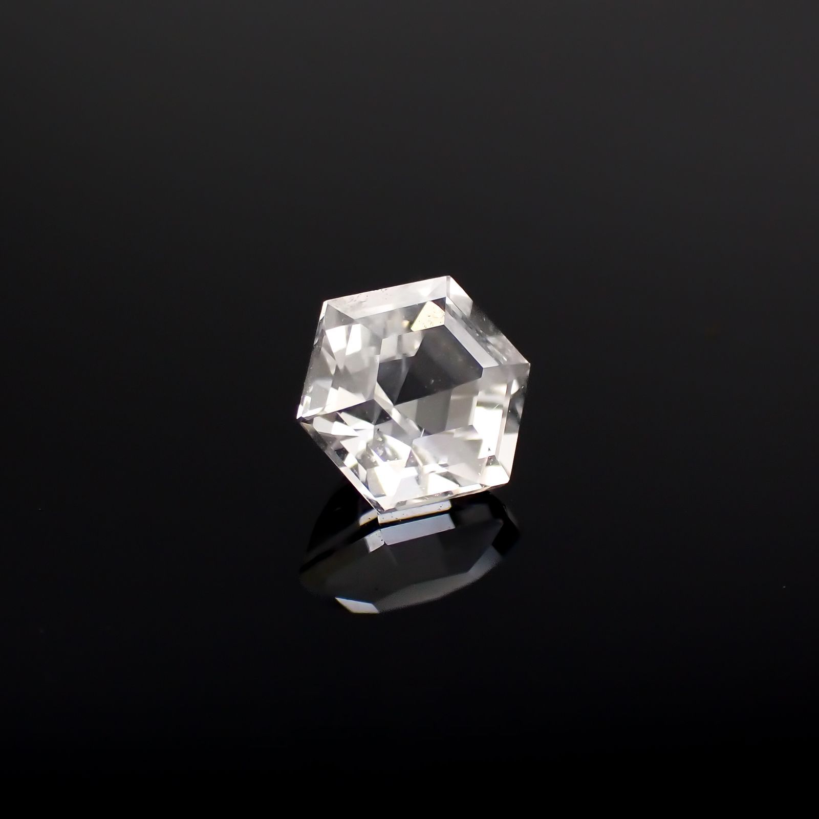 ◇ヘキサゴンカット◇レムリアンシードクリスタル(保証シール付き) ブラジル産 0.53ct[221018274]4.8x4.8mm前後