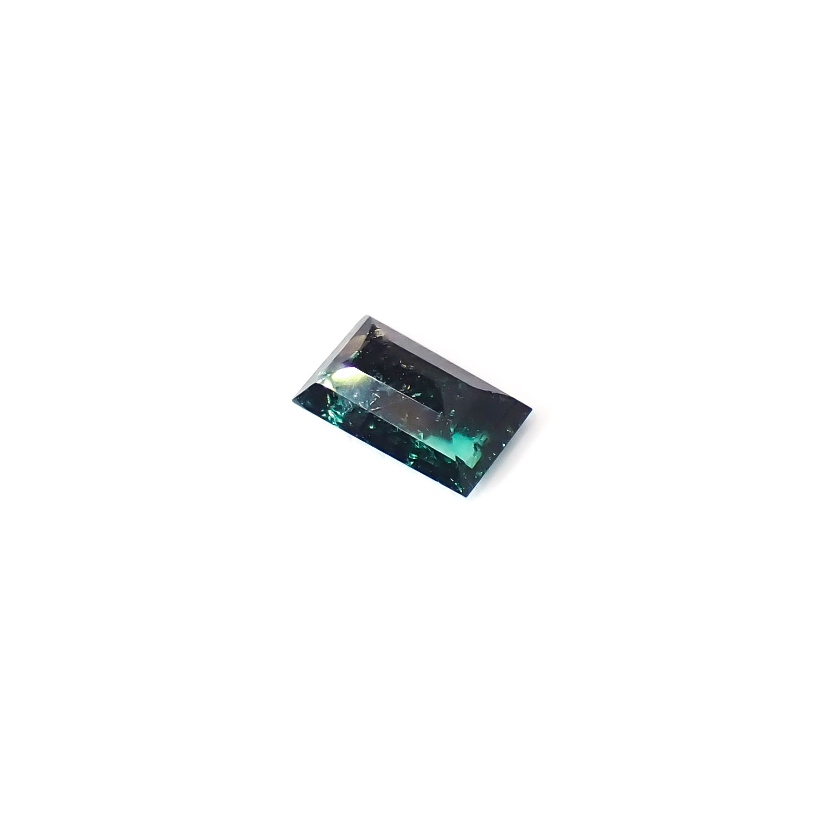 パイライトインエメラルド コロンビア産 0.36ct / 5.7x3.6mm前後 [260532120]