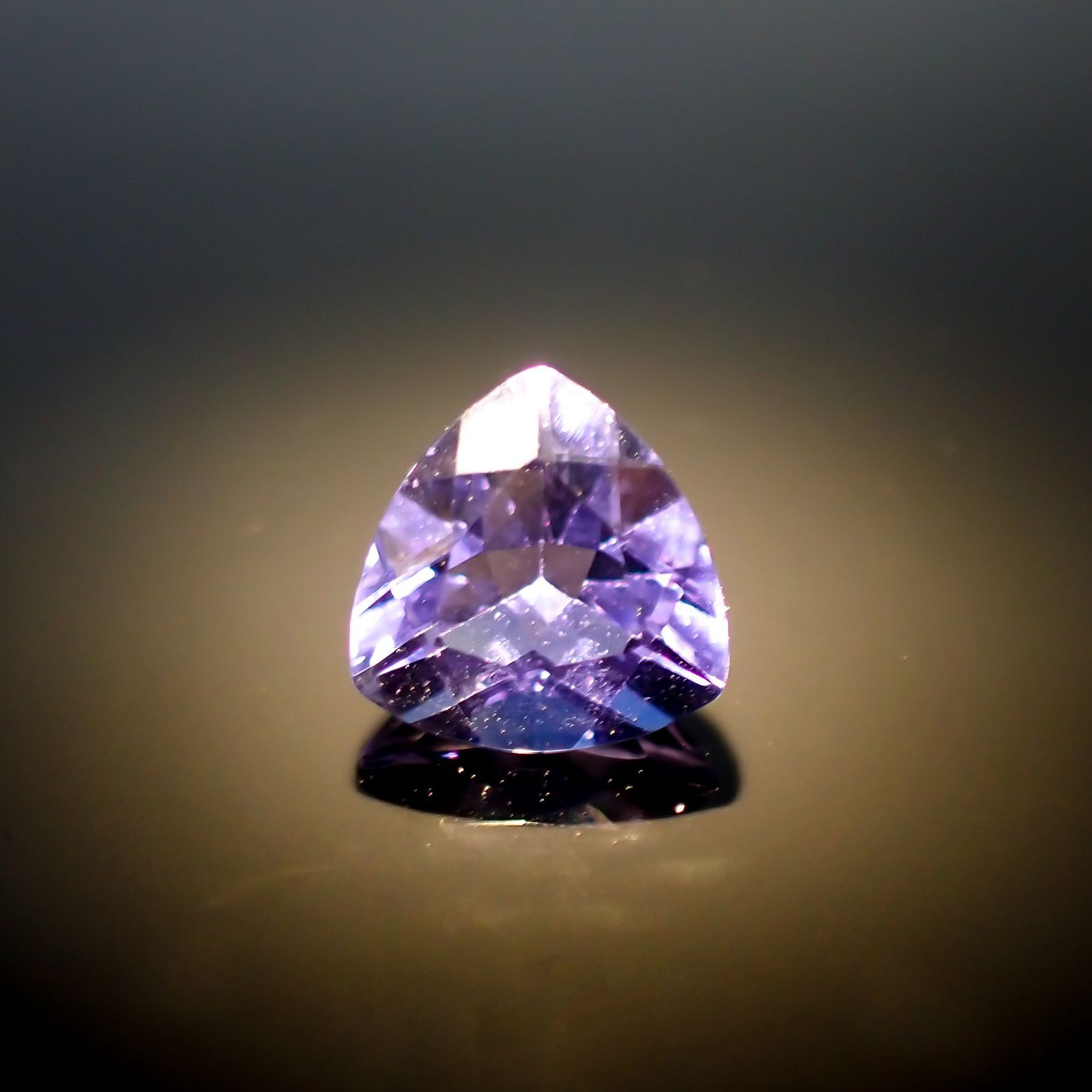 <ランダムセレクト1個販売> カラーチェンジフローライト トリリアントカット ブラジル産 2.10ct 前後[210913380]8.1×8.1mm前後