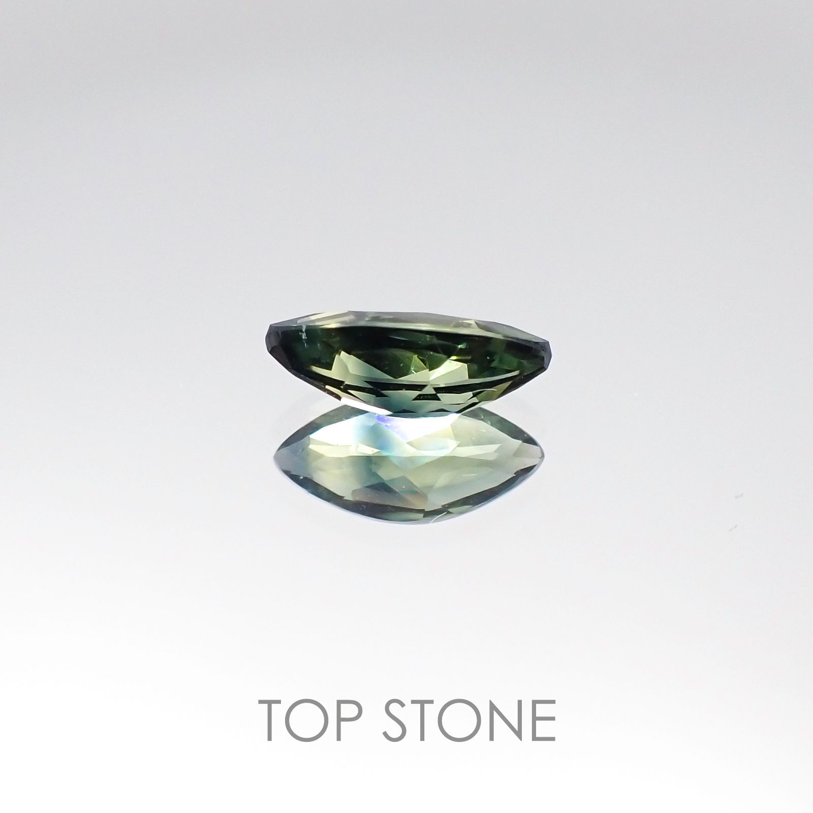パーティカラーサファイア(宝石名パーティカラード・サファイア) ケニア産 0.65ct 識別済[20063026]7.9×3.6mm前後