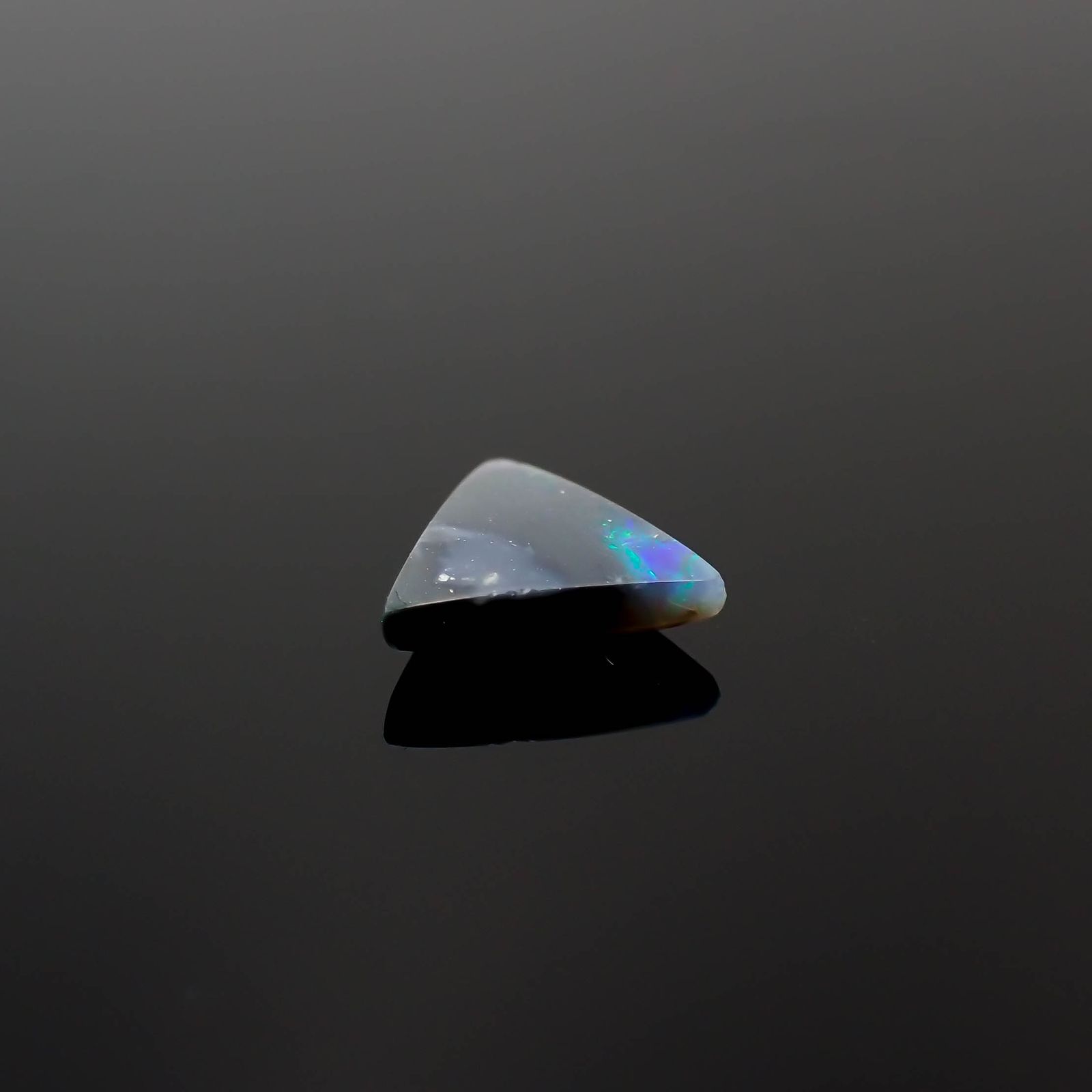 ブラックオパール オーストラリア産 0.38ct[240326646]6.7x6.2mm前後